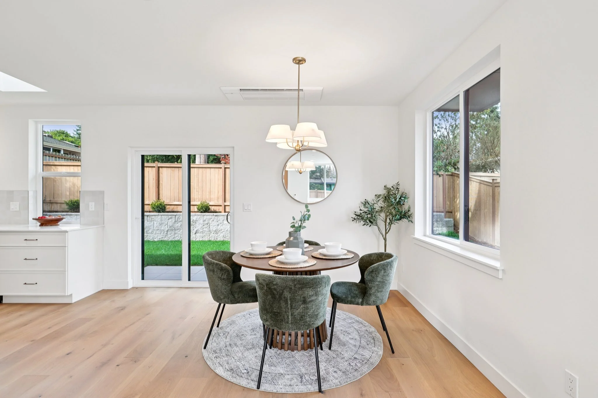 11-web-or-mls-5th Ave NW-S0104-011.jpg