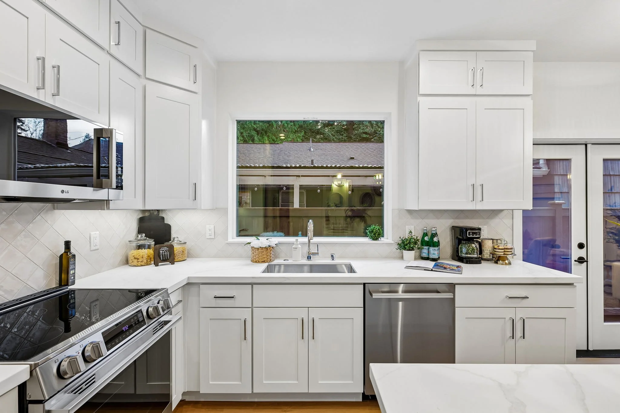 14-web-or-mls-13717 Stone Ave N 2-S2910-014.jpg