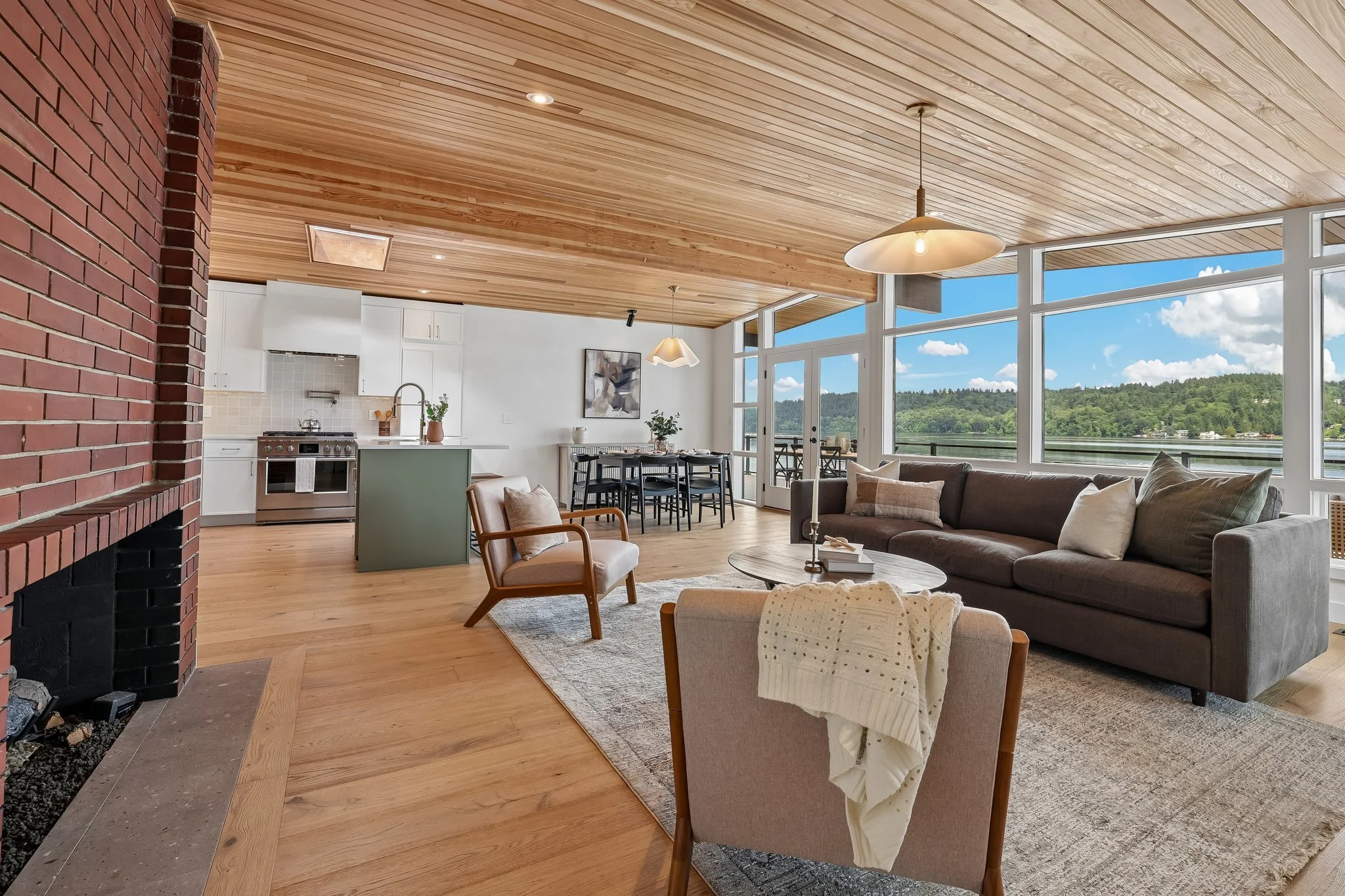 11-web-or-mls-Riviera Pl-S0506-011.jpg