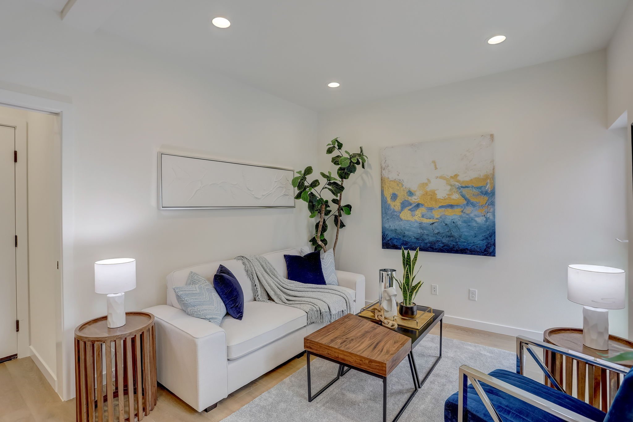 8-web-or-mls-28th Ave NE-006.jpg