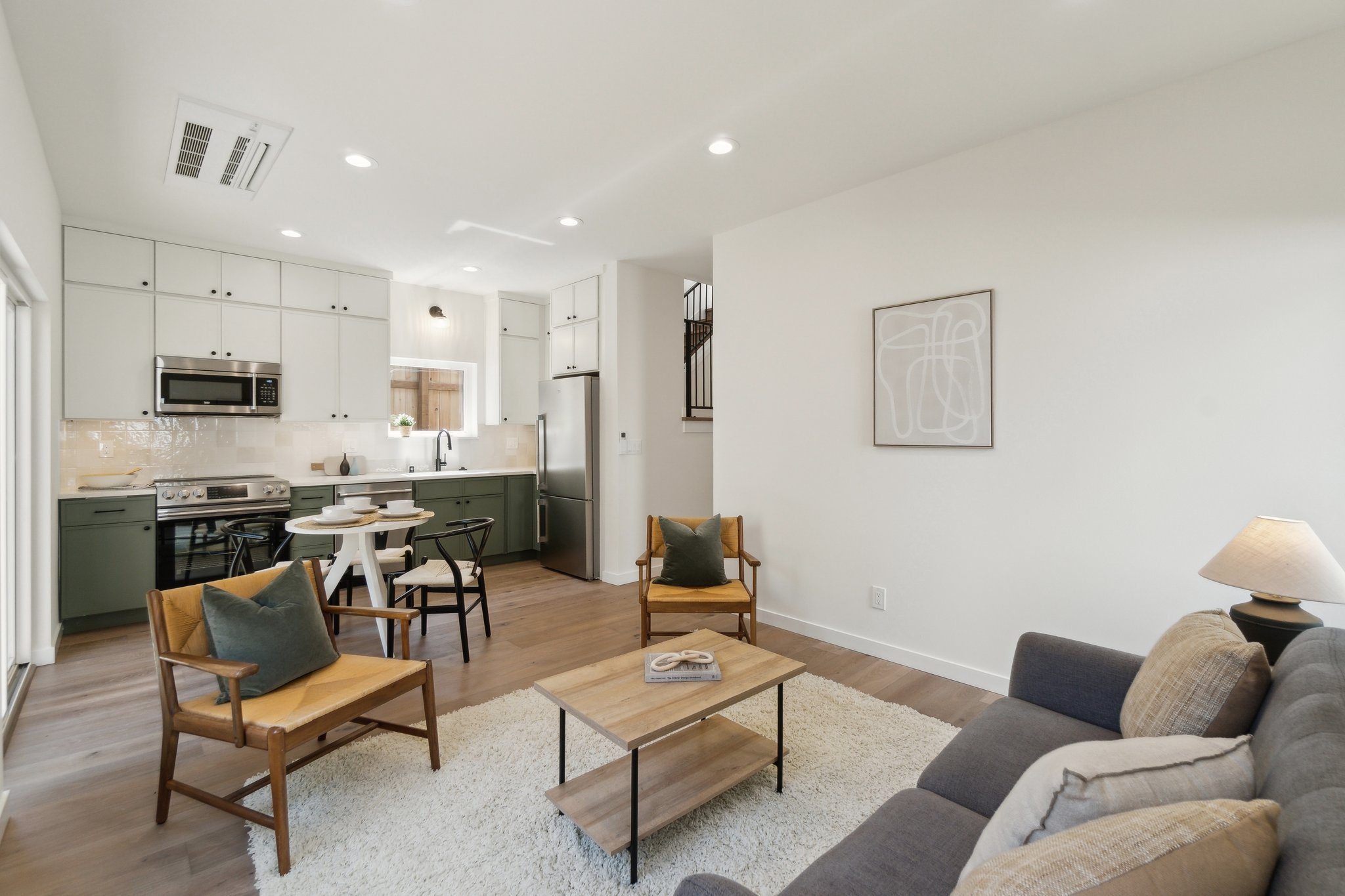 9-web-or-mls-8th Ave NE-1704-009.jpg