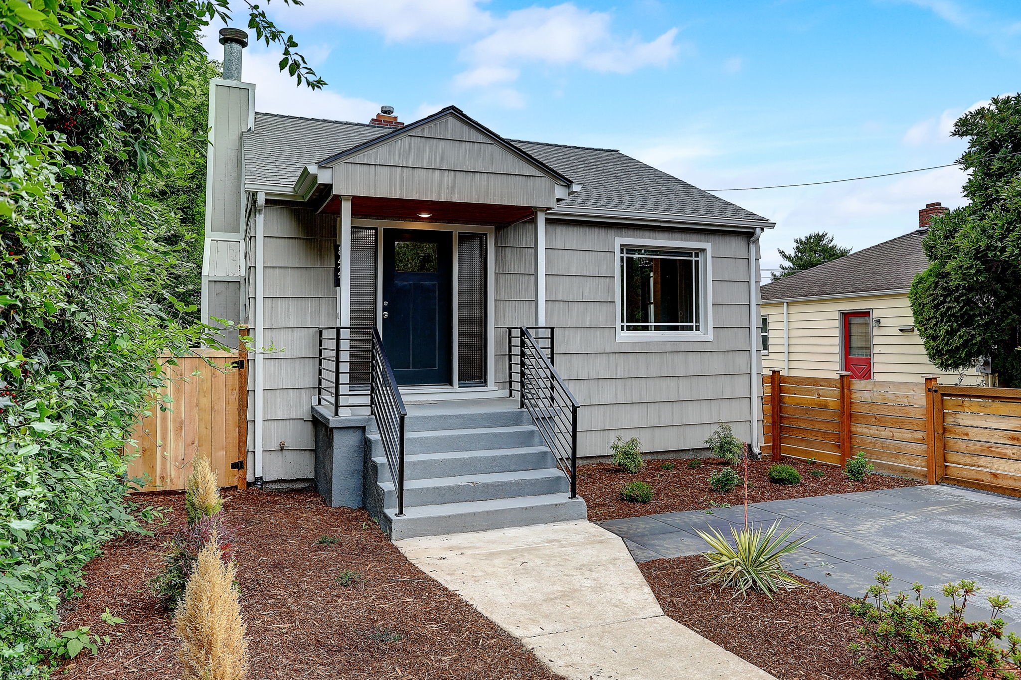 4-web-or-mls-16th Ave SW-004.jpg