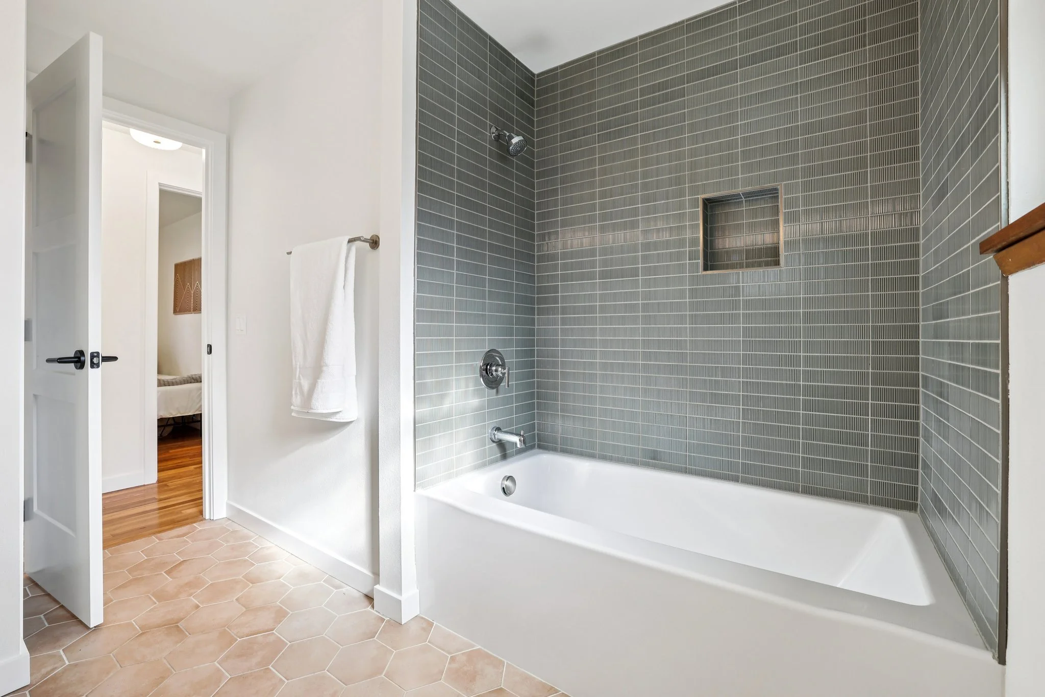 21-web-or-mls-NW 203rd St-S1802-021.jpg