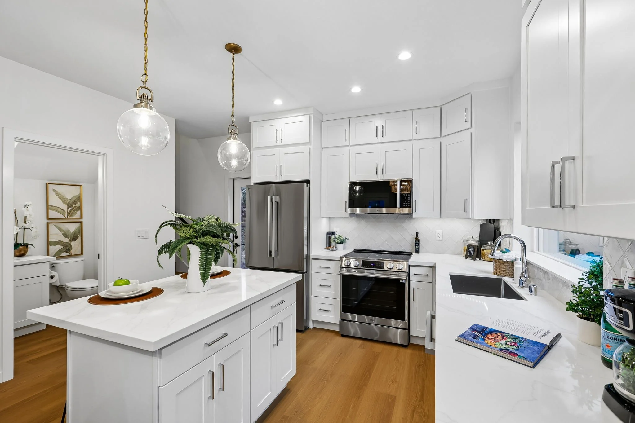 17-web-or-mls-13717 Stone Ave N 2-S2910-017.jpg