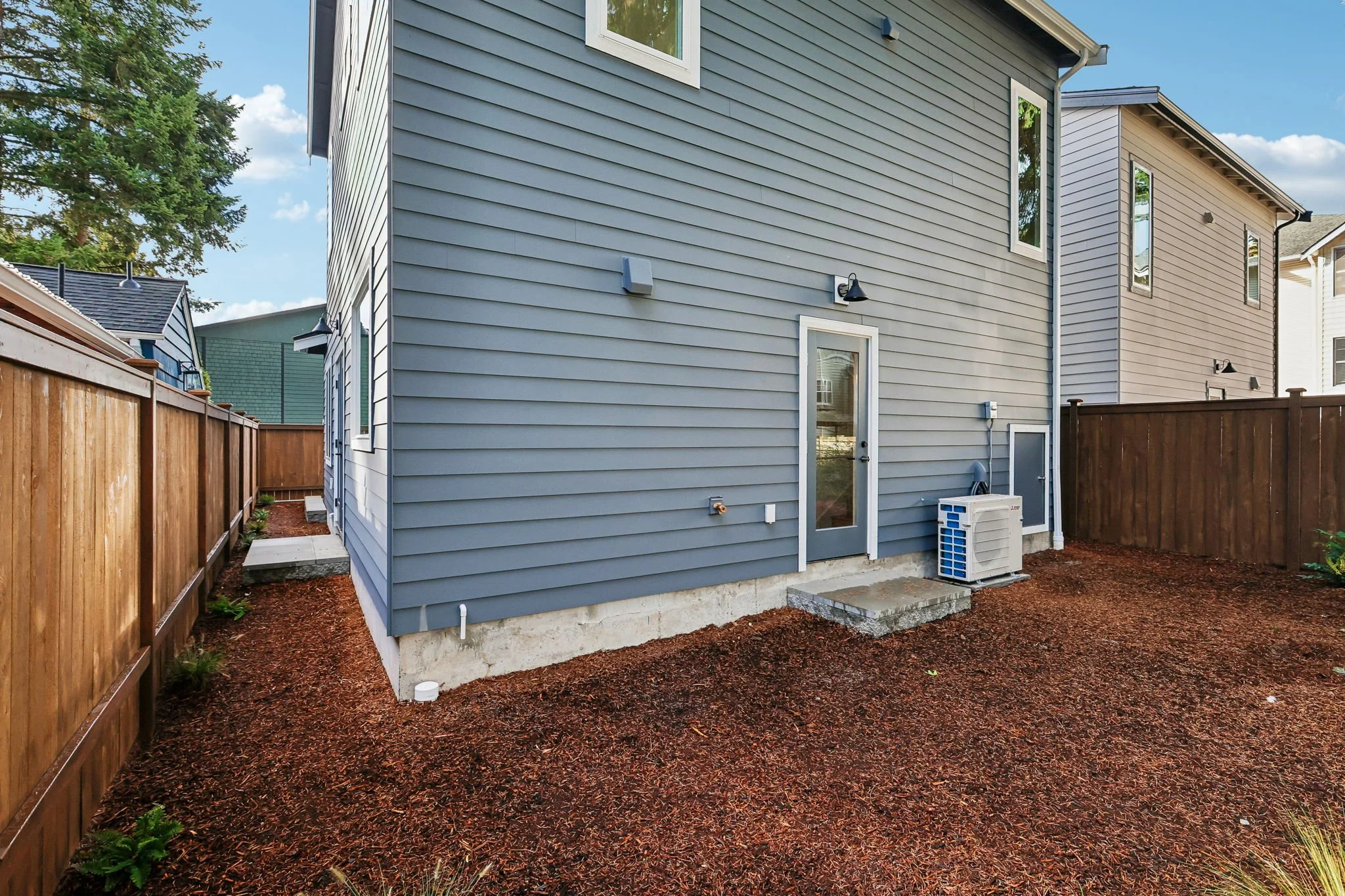 36-web-or-mls-13717 Stone Ave N 2-S2910-036.jpg