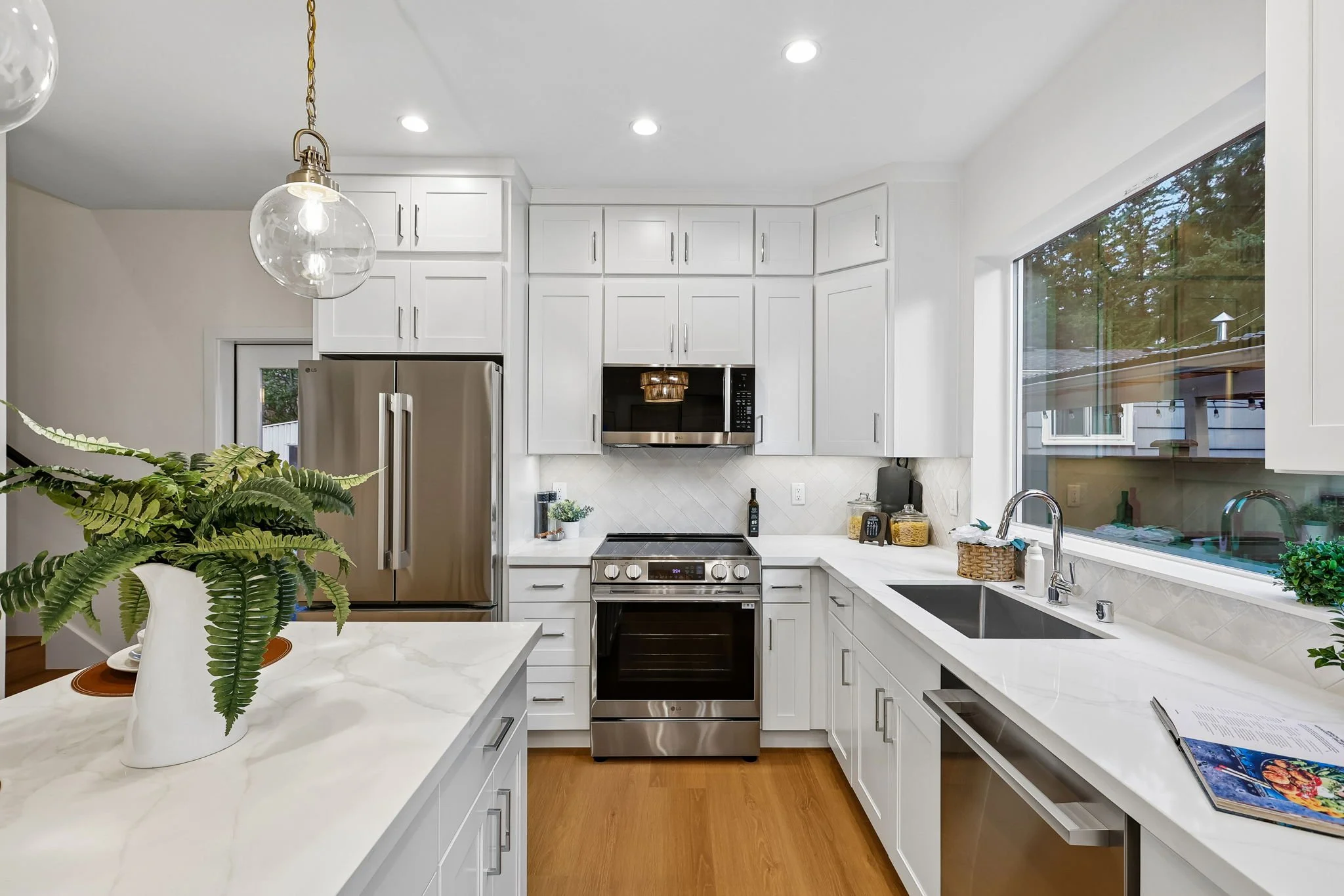 16-web-or-mls-13717 Stone Ave N 2-S2910-016.jpg