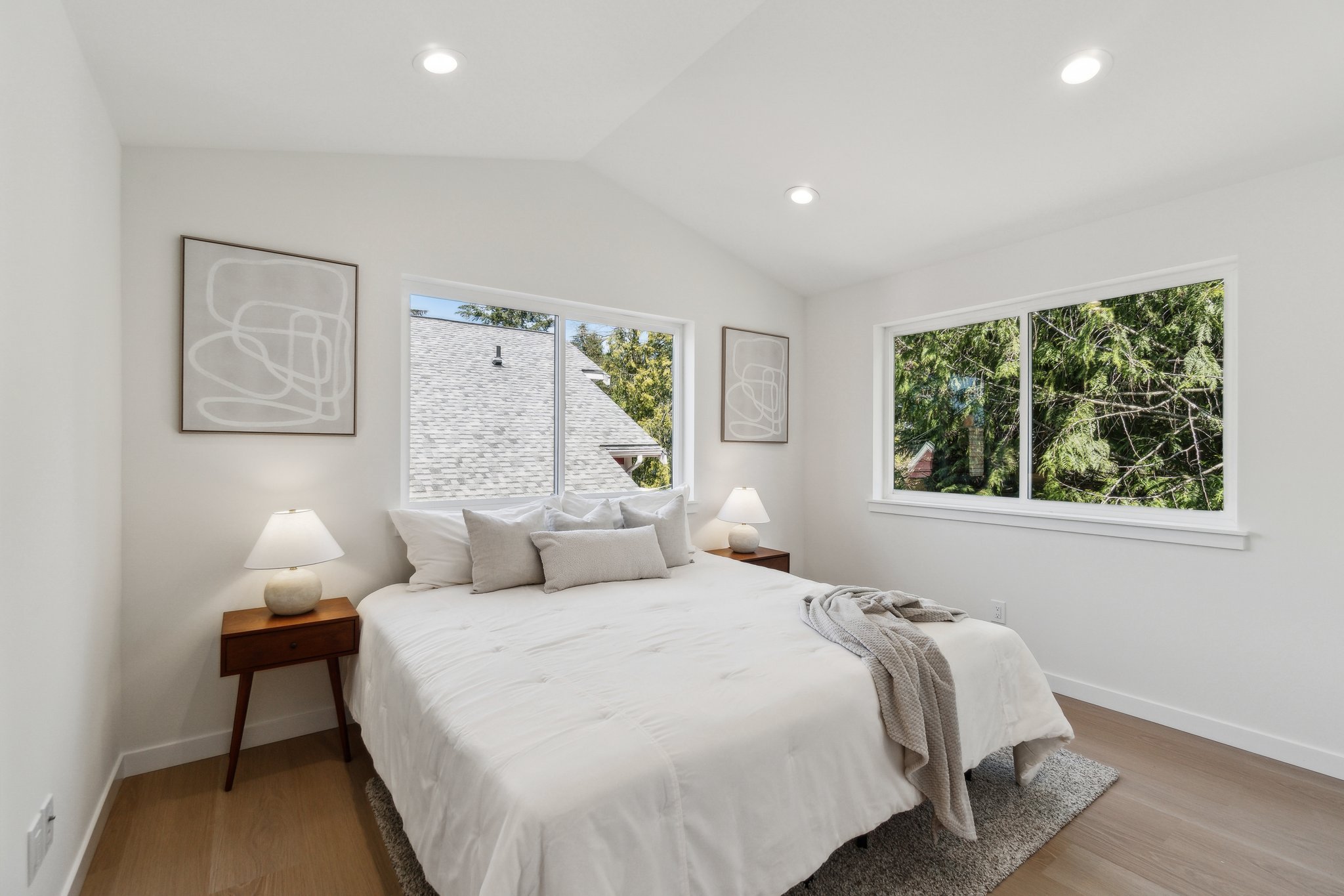 21-web-or-mls-8th Ave NE-1704-021.jpg