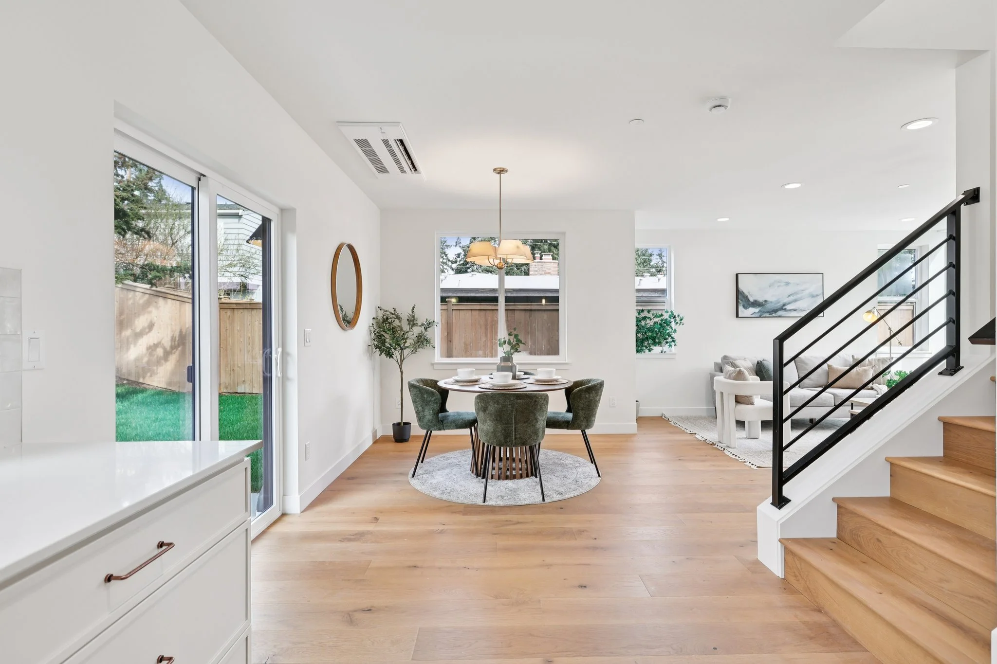 15-web-or-mls-5th Ave NW-S0104-015.jpg