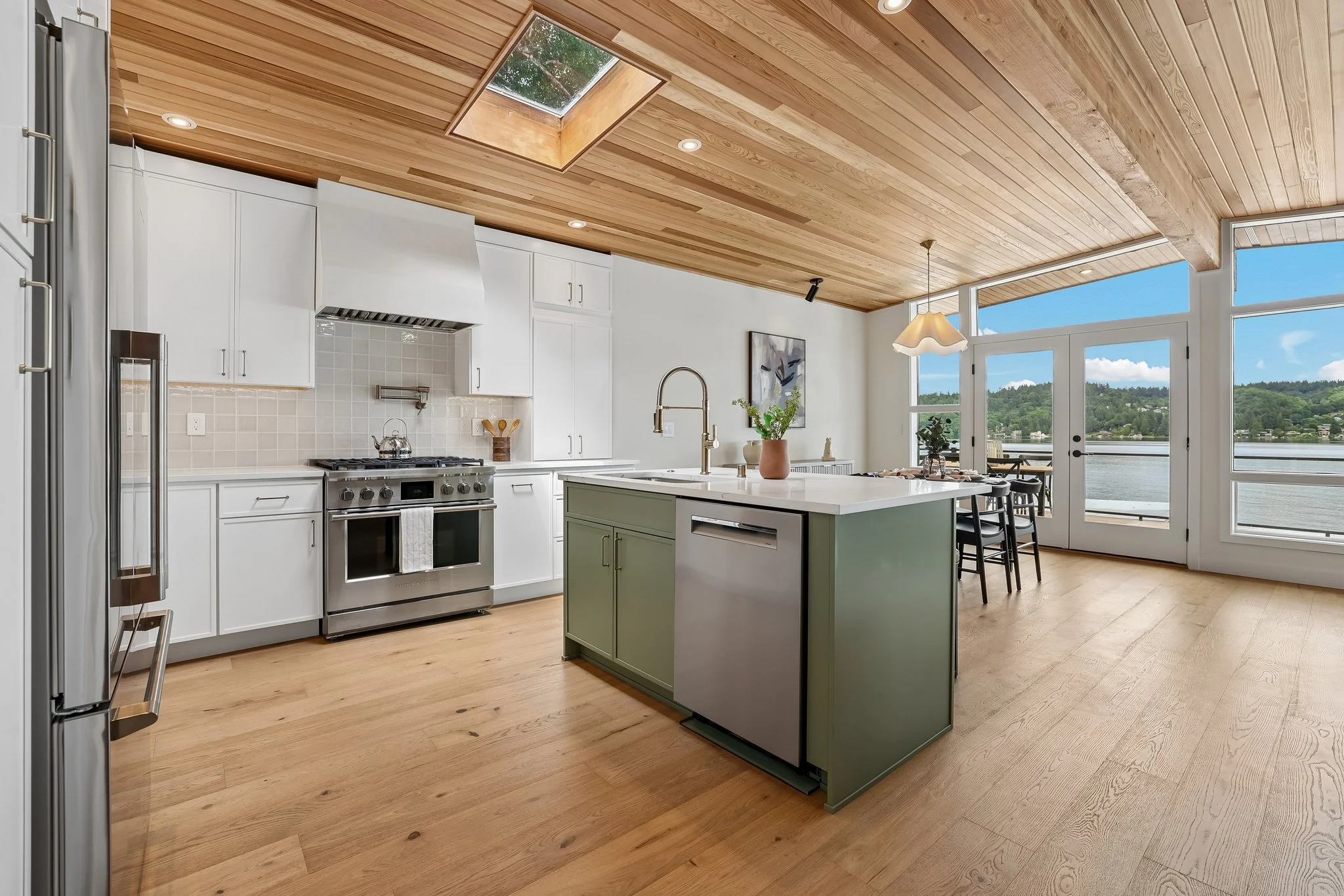 16-web-or-mls-Riviera Pl-S0506-016.jpg