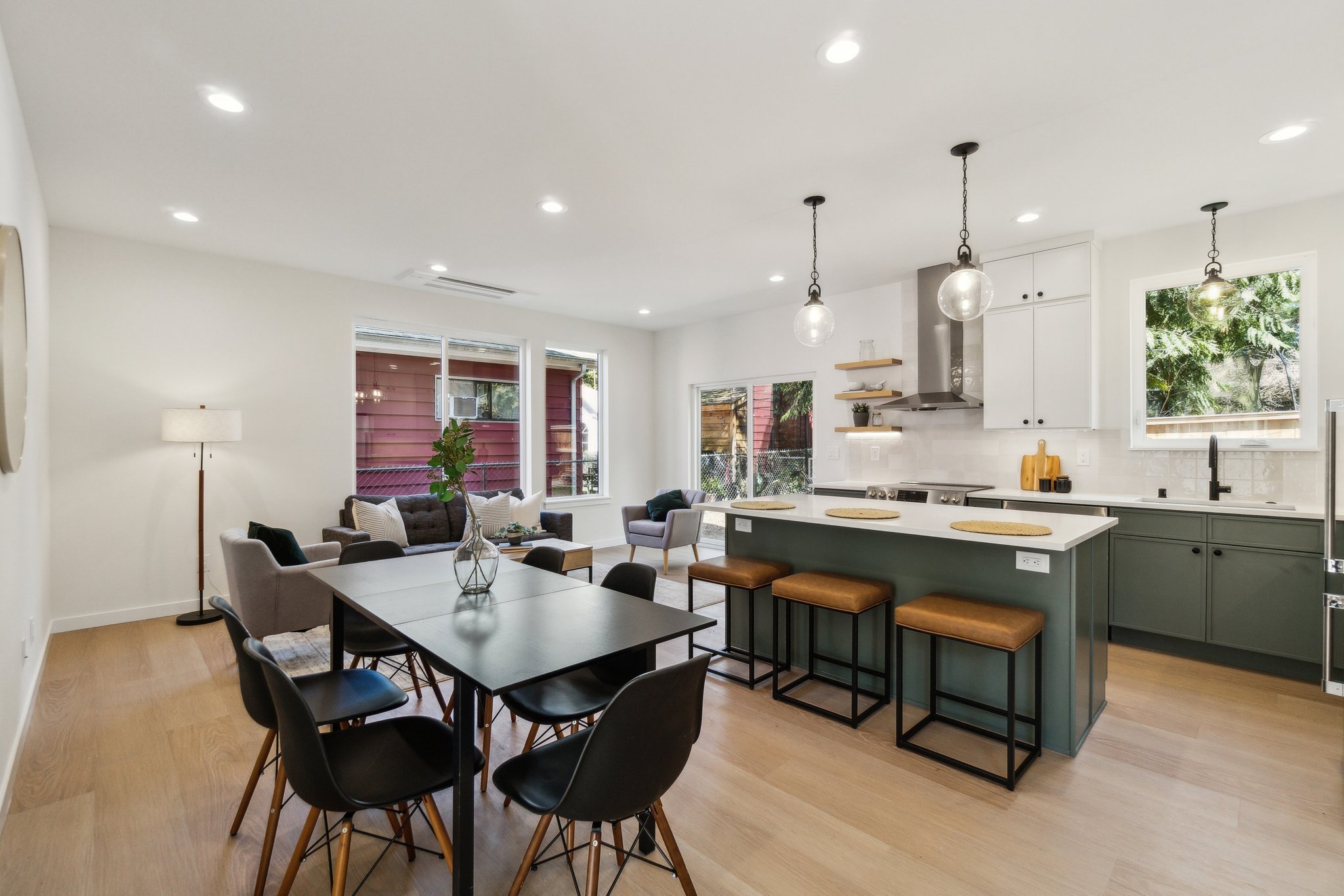 7-web-or-mls-8th Ave NE-1704-007.jpg