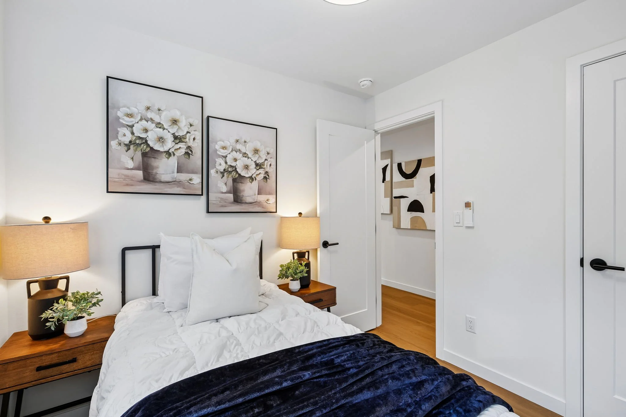 21-web-or-mls-13717 Stone Ave N 2-S2910-021.jpg