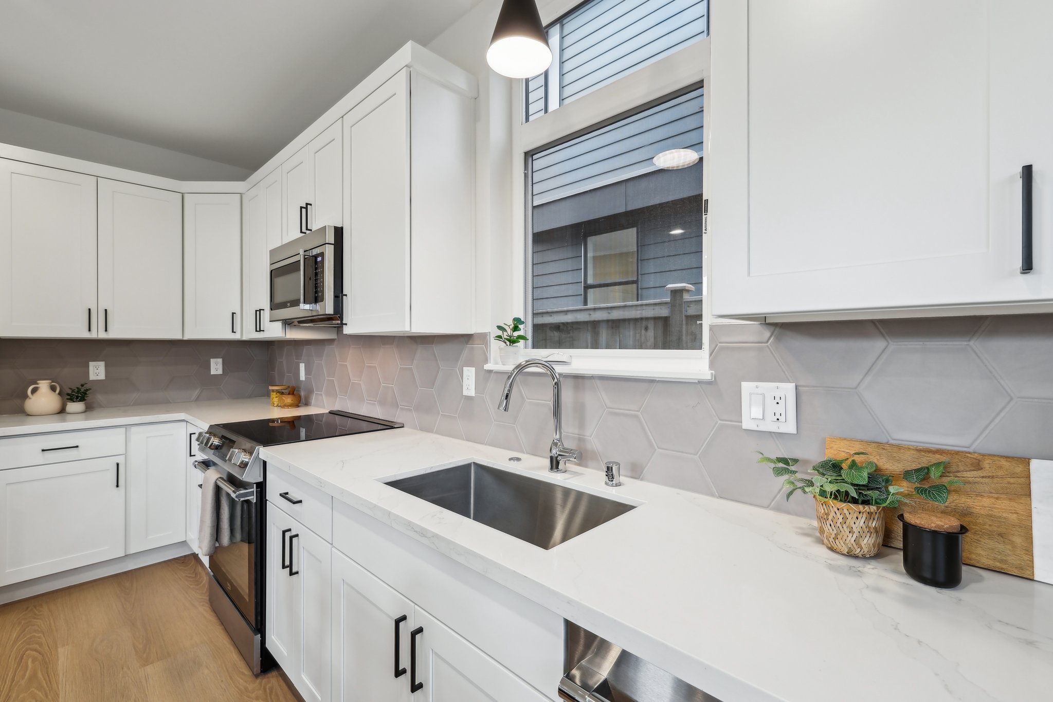 8-web-or-mls-15th Ave NE c-27032025-008.jpg