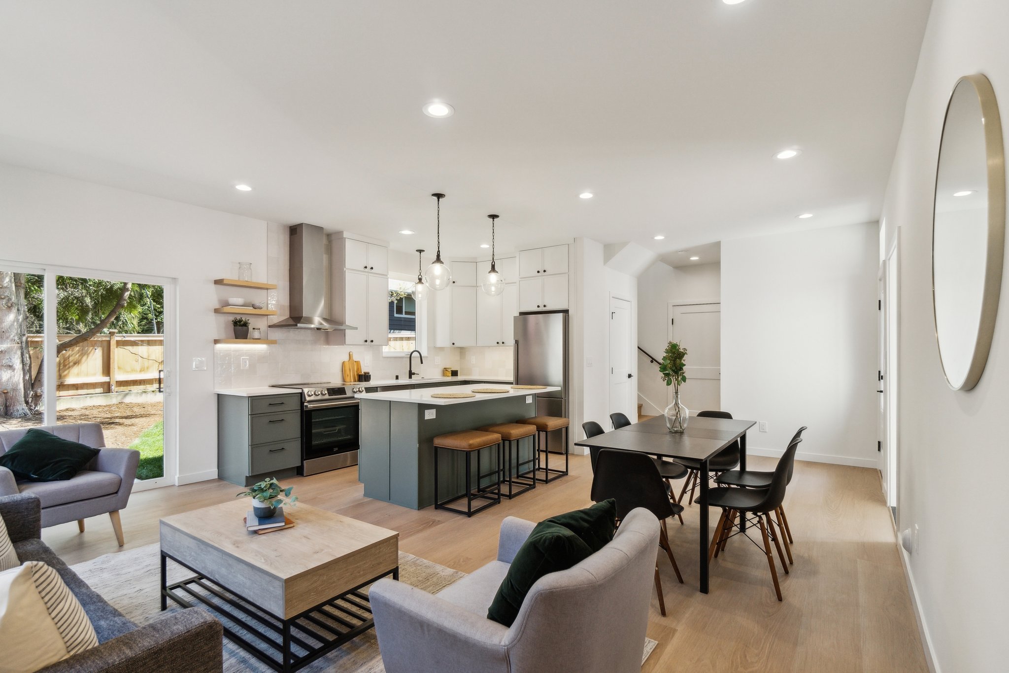 6-web-or-mls-8th Ave NE-1704-006.jpg