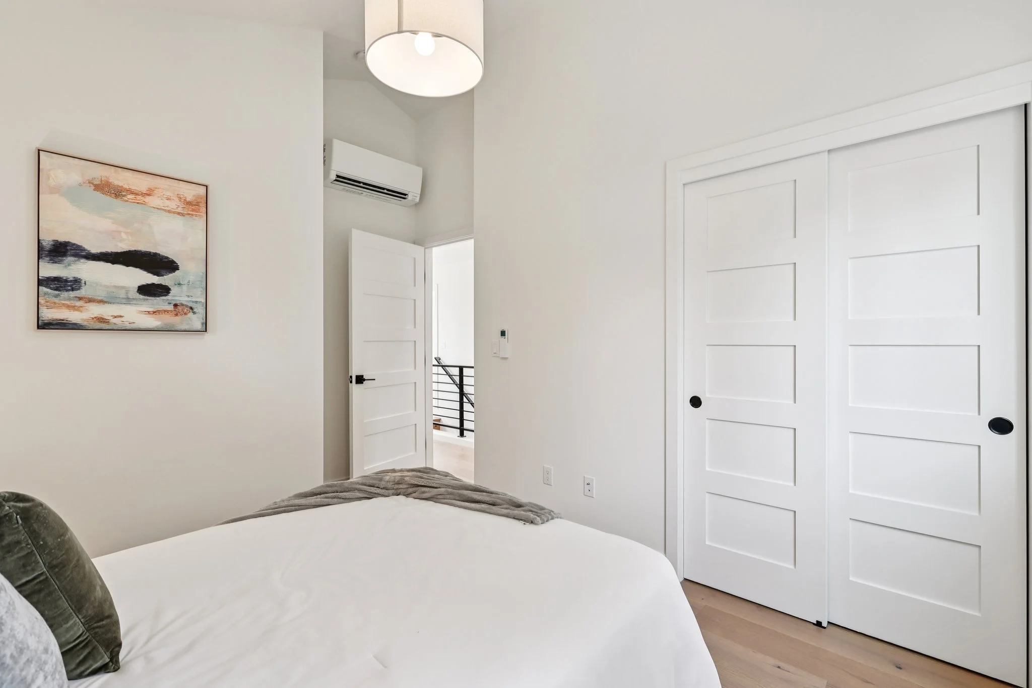 36-web-or-mls-5th Ave NW-S0104-036.jpg