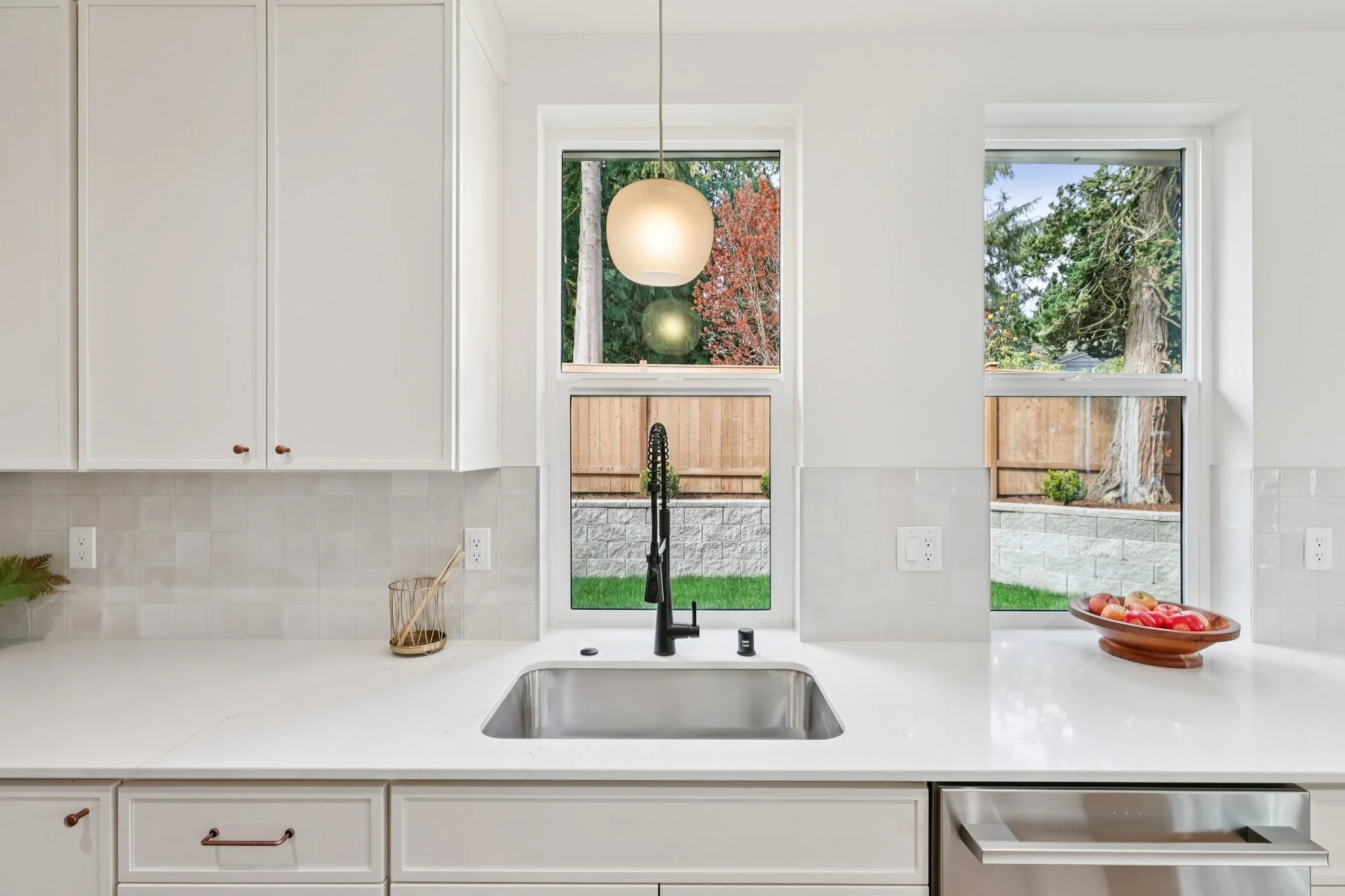 19-web-or-mls-5th Ave NW-S0104-019.jpg