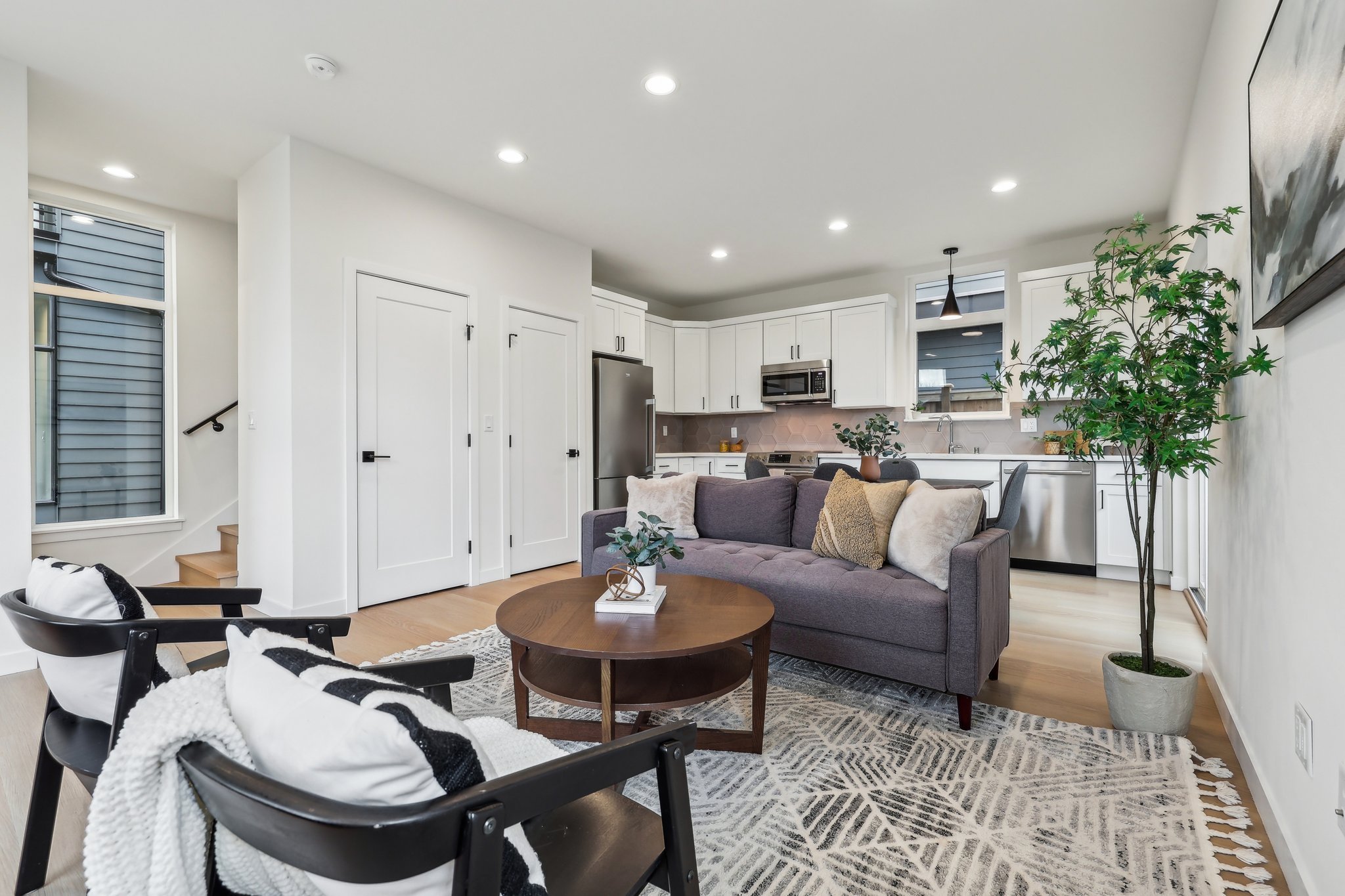 3-web-or-mls-15th Ave NE c-27032025-003.jpg