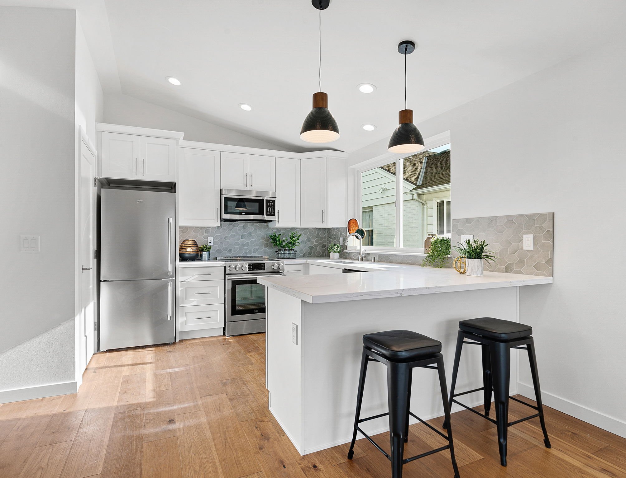 17-web-or-mls-8243 2nd Ave NE, Seattle-17.jpg