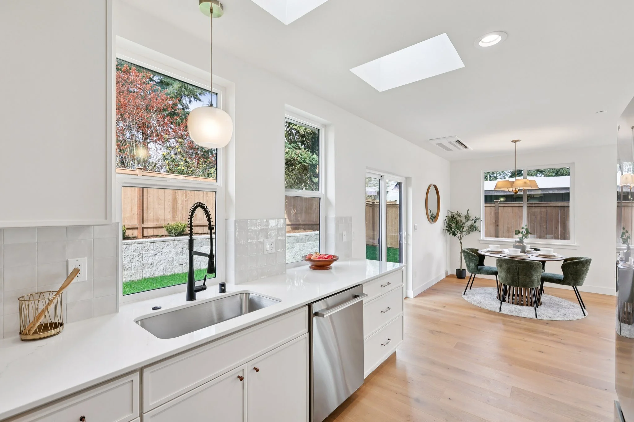 18-web-or-mls-5th Ave NW-S0104-018.jpg