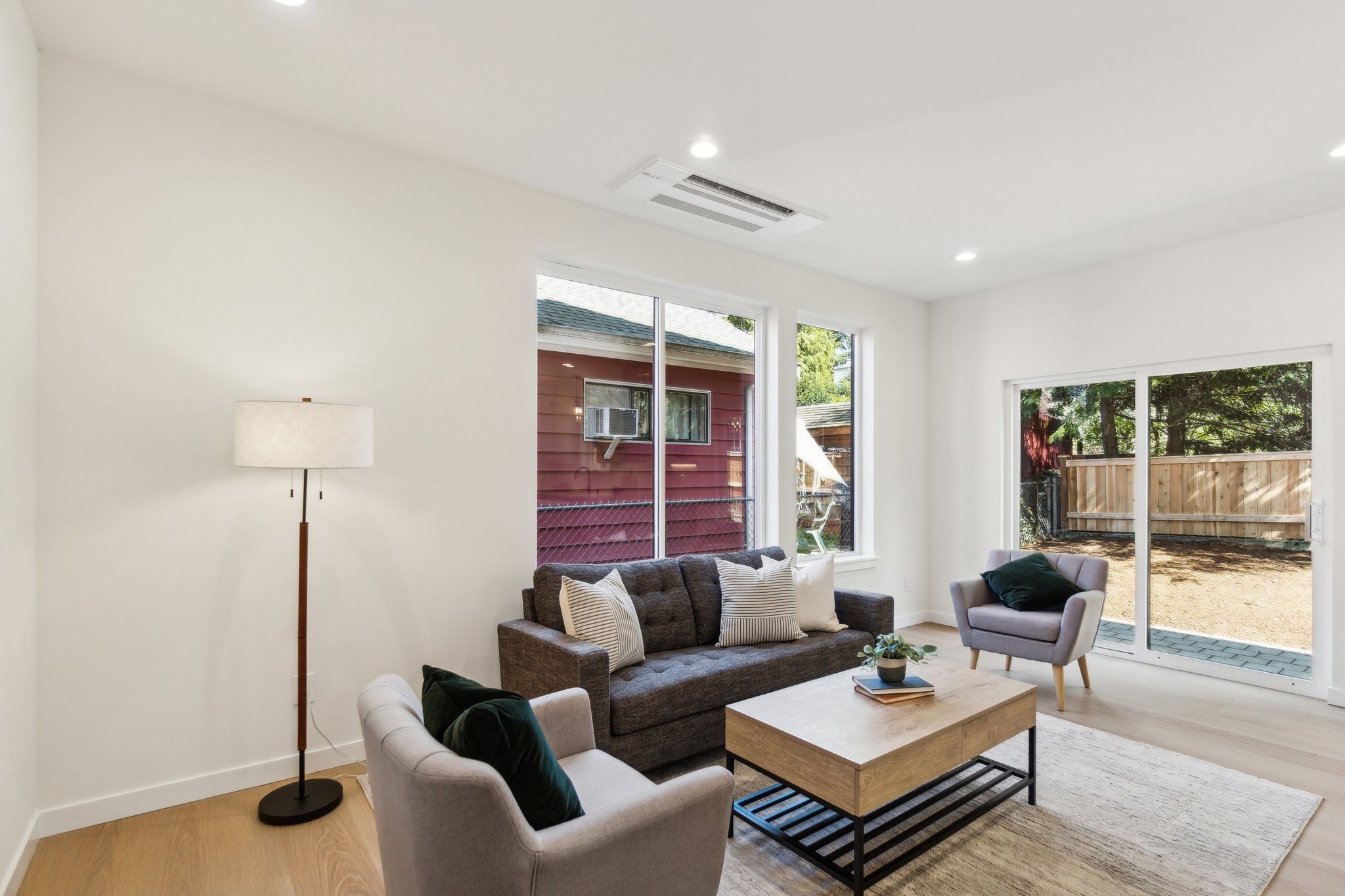 2-web-or-mls-8th Ave NE-1704-002.jpg