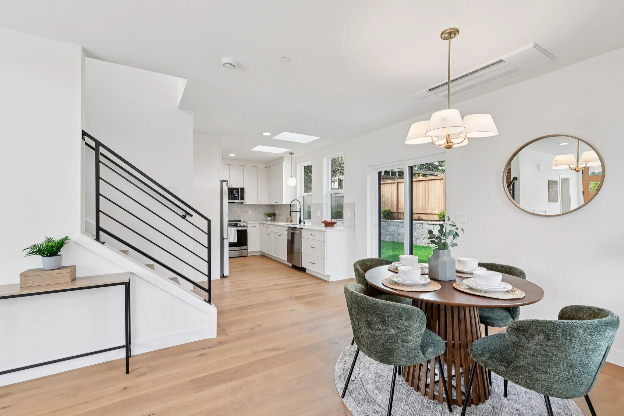 12-web-or-mls-5th Ave NW-S0104-012.jpg