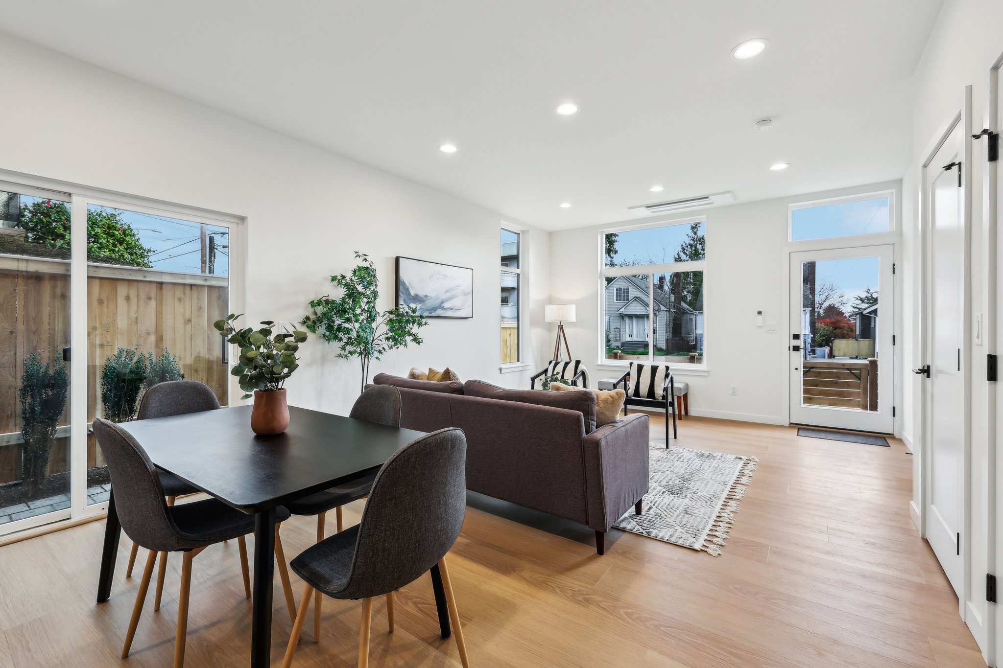 5-web-or-mls-15th Ave NE c-27032025-005.jpg