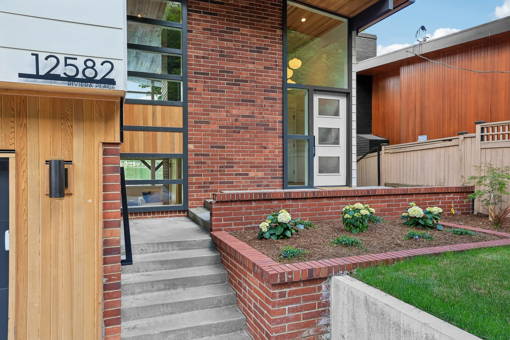 5-web-or-mls-Riviera Pl-S0506-005.jpg