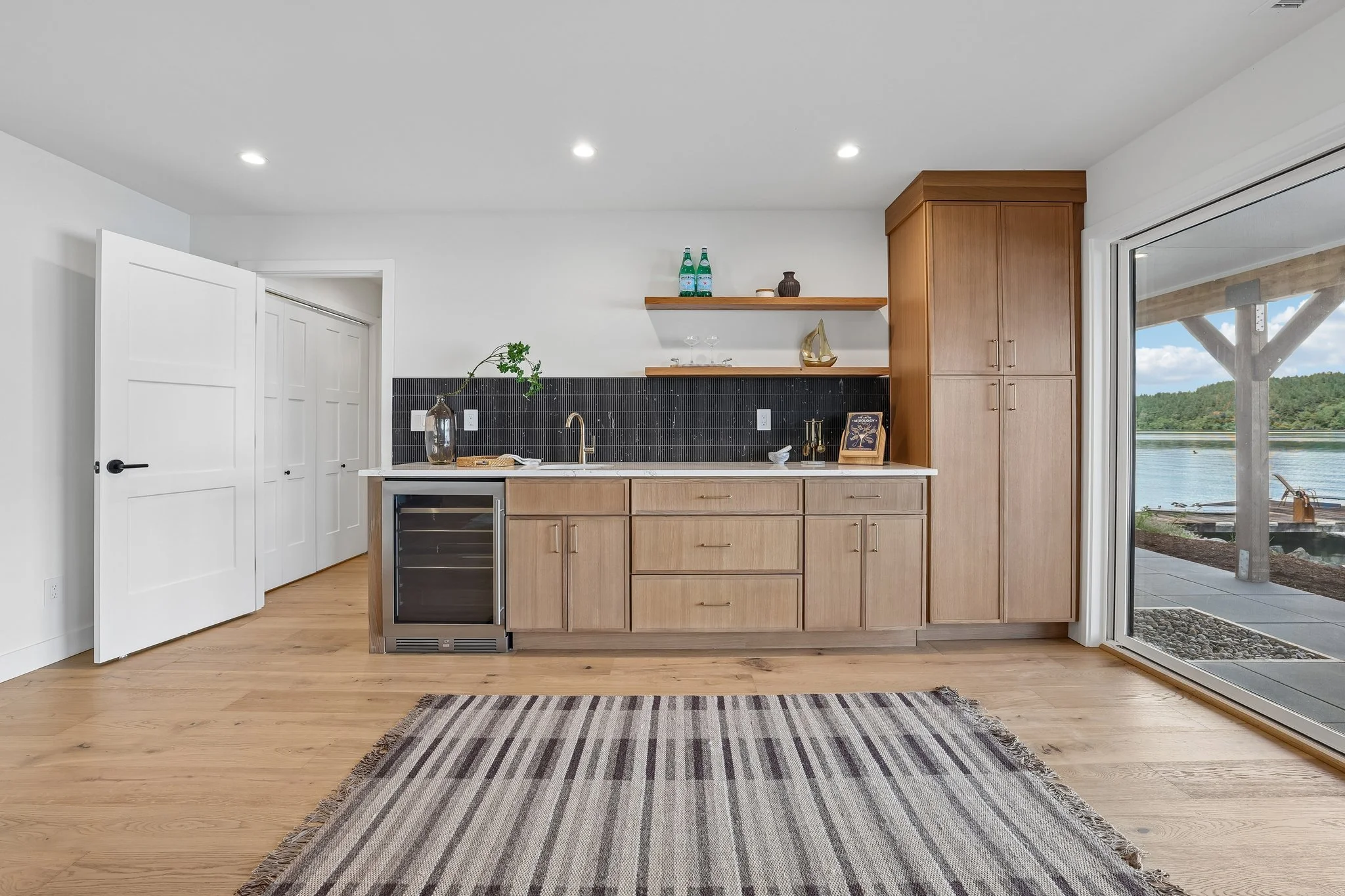 33-web-or-mls-Riviera Pl-S0506-033.jpg