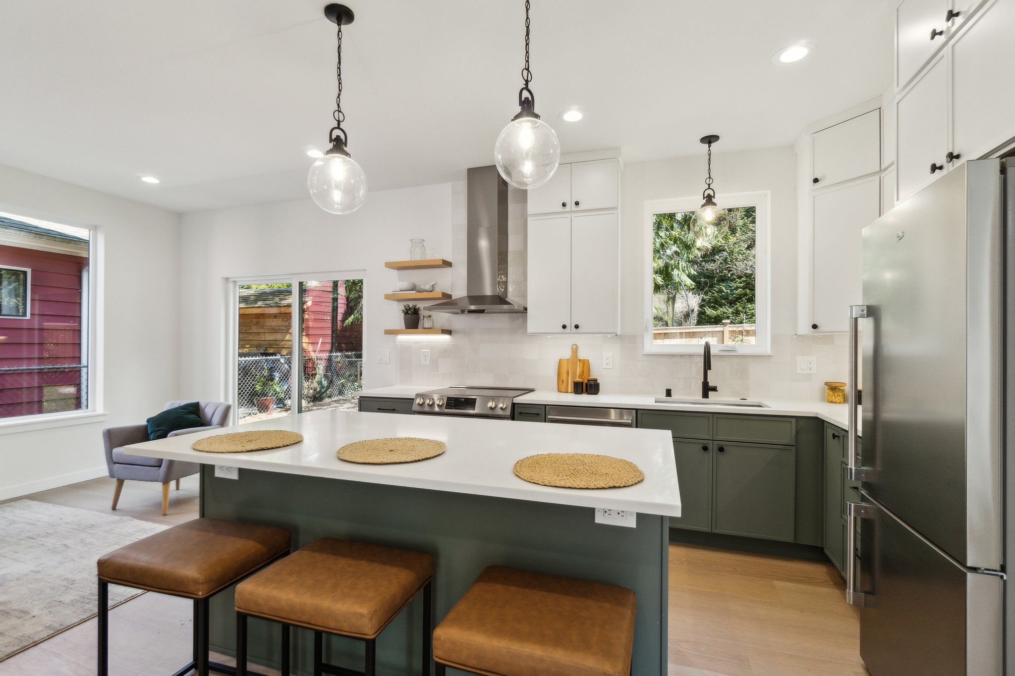 10-web-or-mls-8th Ave NE-1704-010.jpg