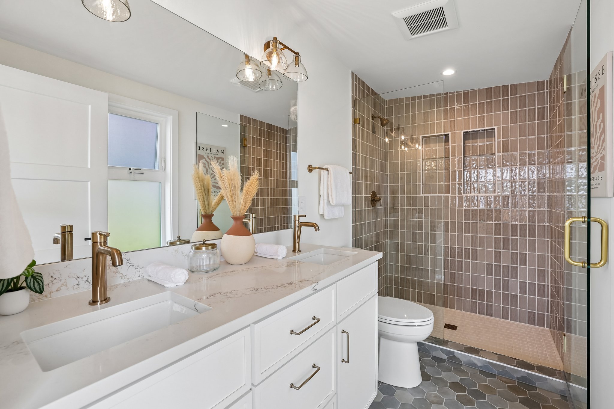 27-web-or-mls-Riviera Pl-S0506-027.jpg