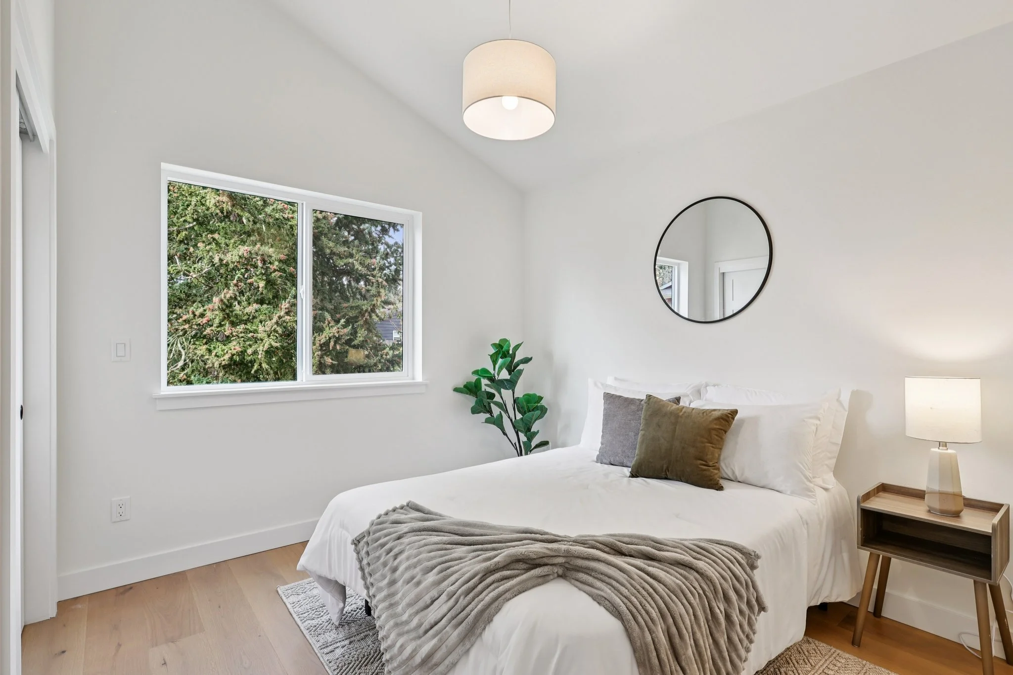 35-web-or-mls-5th Ave NW-S0104-035.jpg