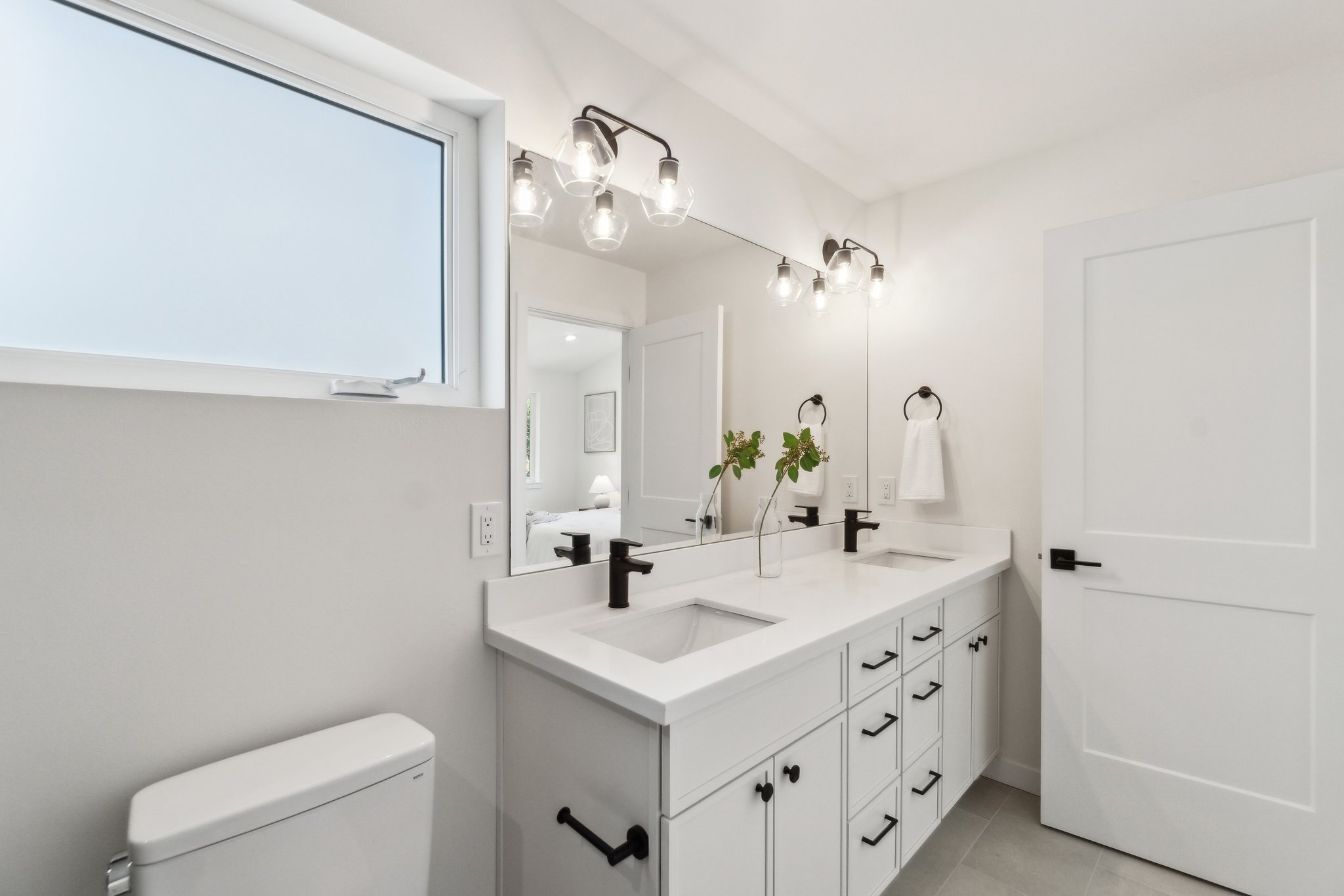 23-web-or-mls-8th Ave NE-1704-023.jpg