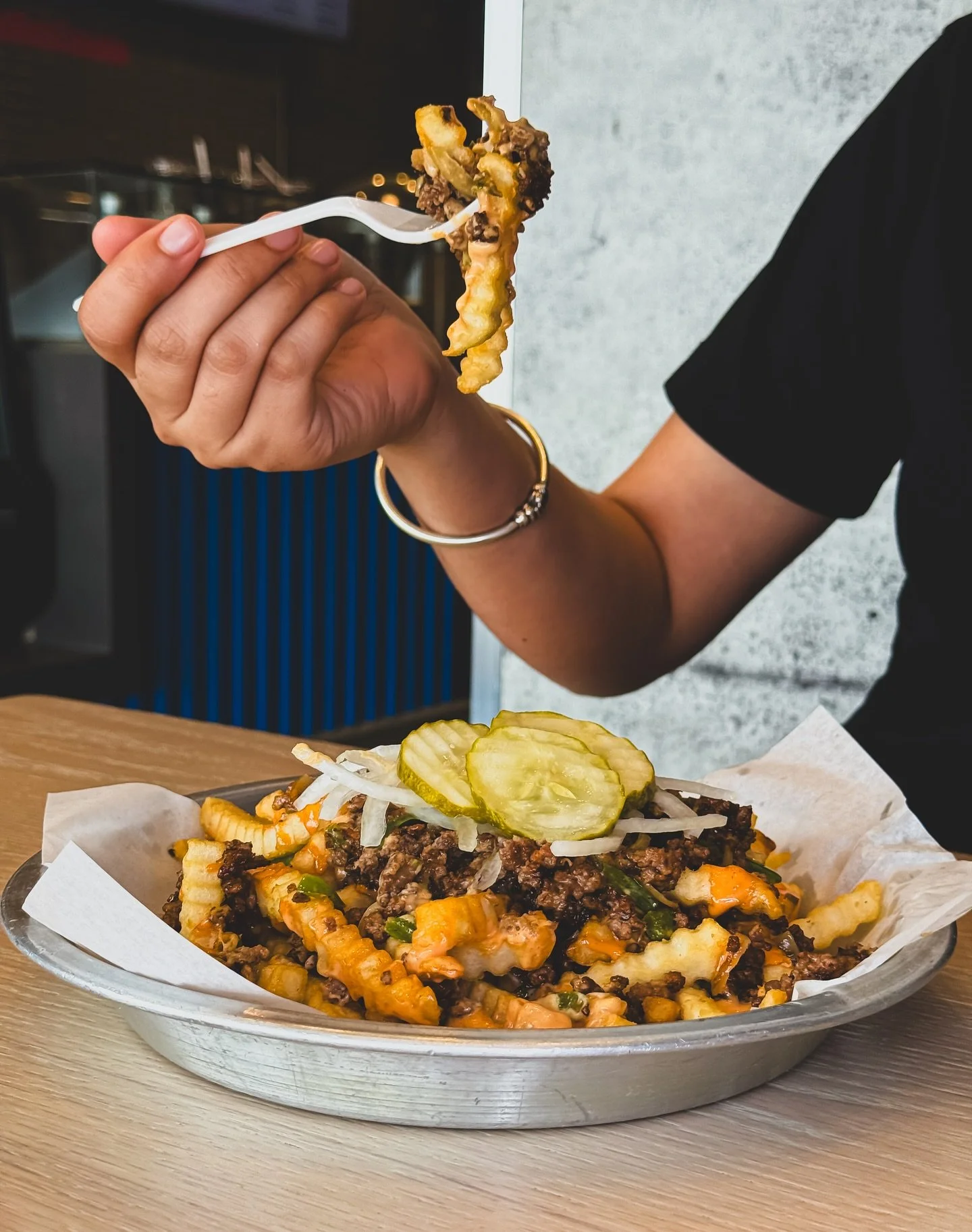 Cheeseburger fries > everything else. Periodπ₯
#cheeseburgerfries #fries #loadedfries #restaurant #fastfoodrestaurant #bramptoneats #foodlover #foodphotography