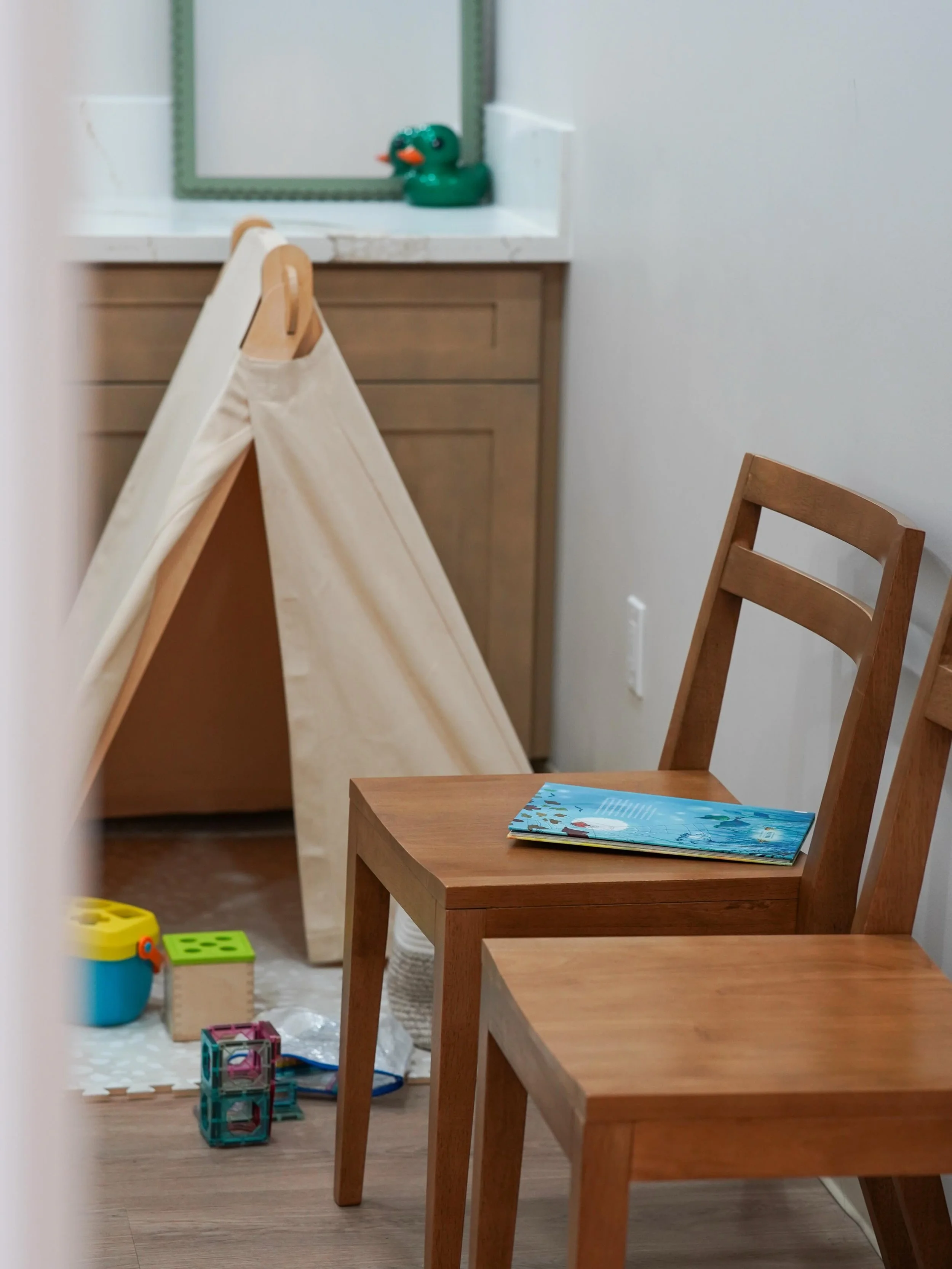 The pediatric room @islandfunctionalmedicine 🧸⛺️