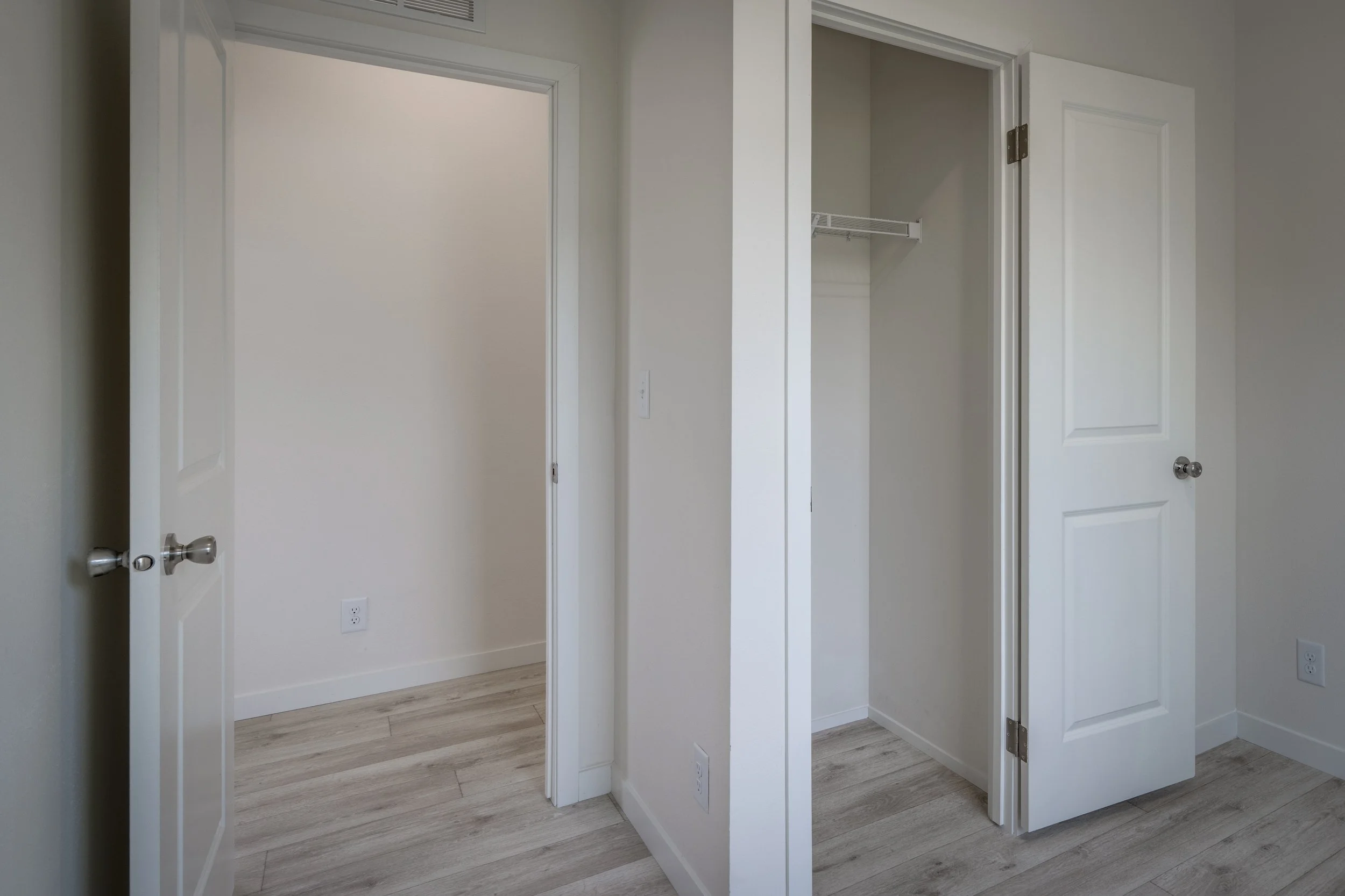 Guest Bedroom 1 Closet.jpg