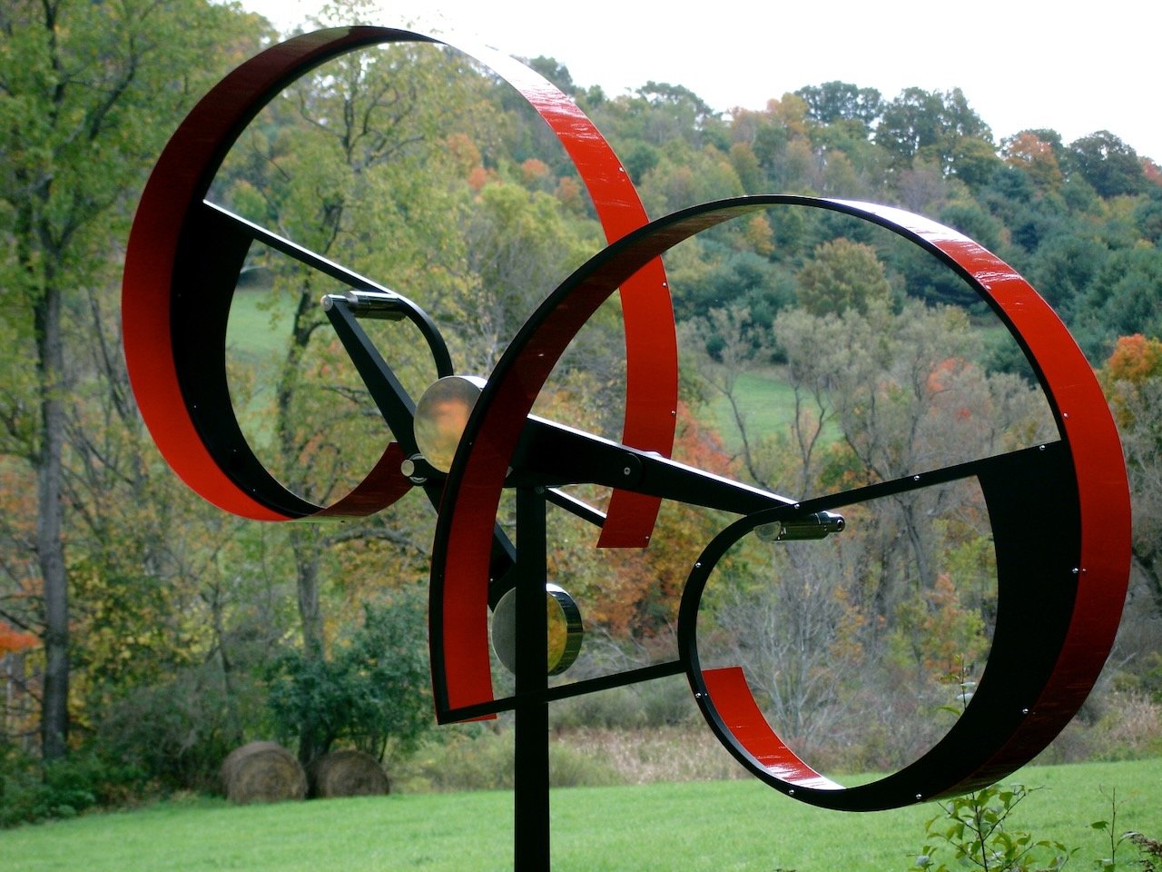 OUTDOOR RED NAUTILUS - 2007
Powder coated aluminum, stainless steel