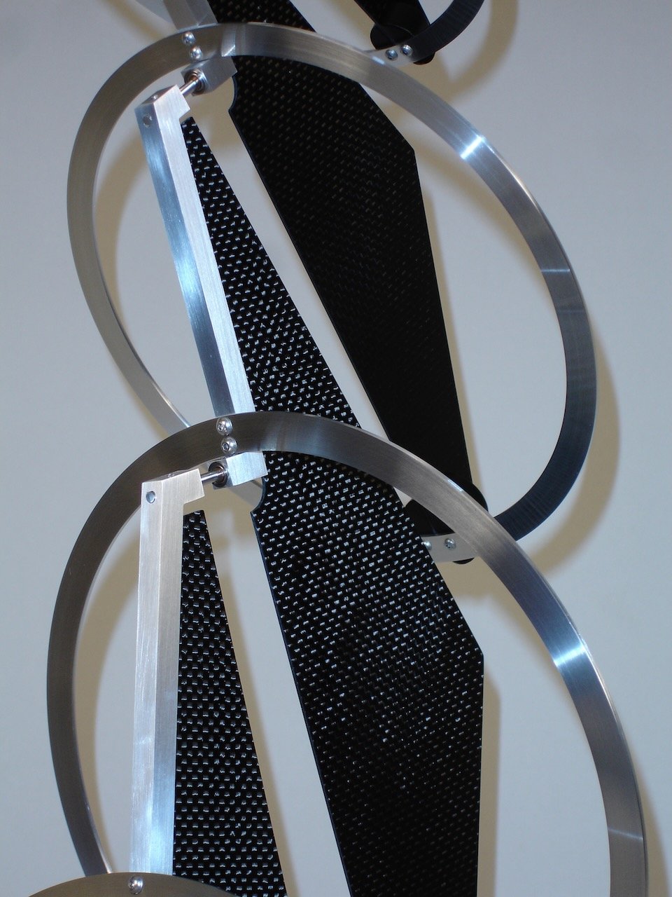 BLACK CARBON WING - detail