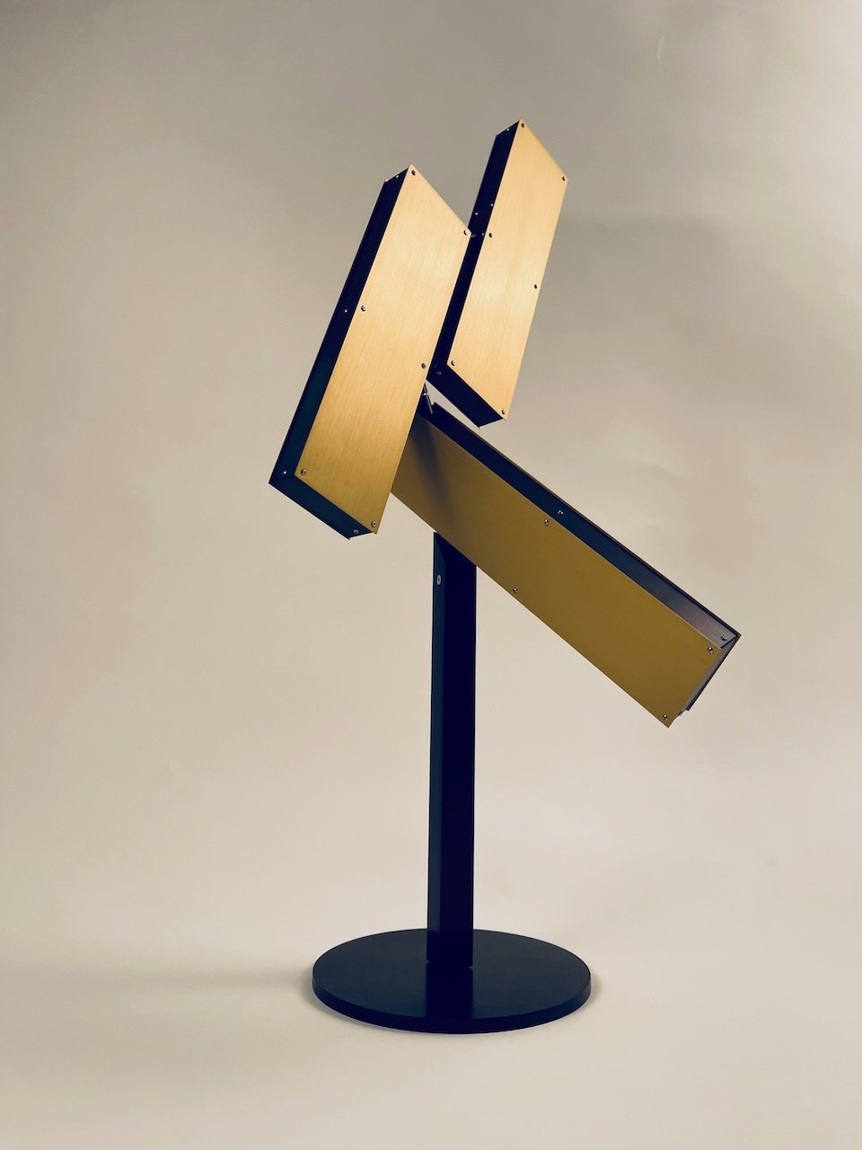 ZEPHYR MAQUETTE - 2022
Gold and black anodized aluminum, brass, stainless steel