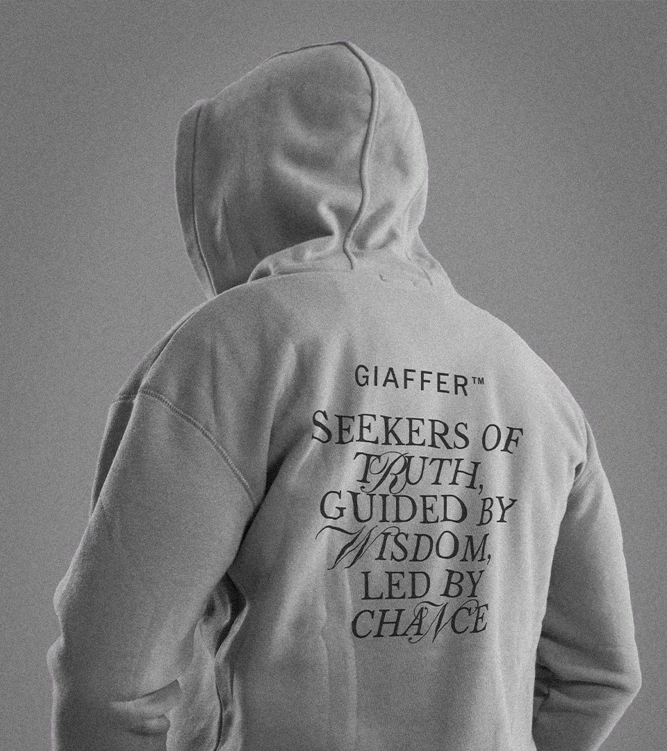 Hoodie grey editorial_GIAFFER.jpg