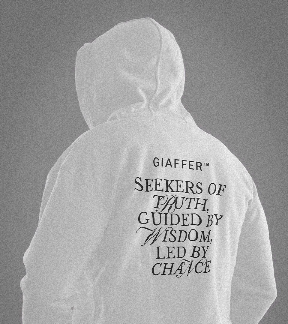Hoodie white editorial_GIAFFER.jpg
