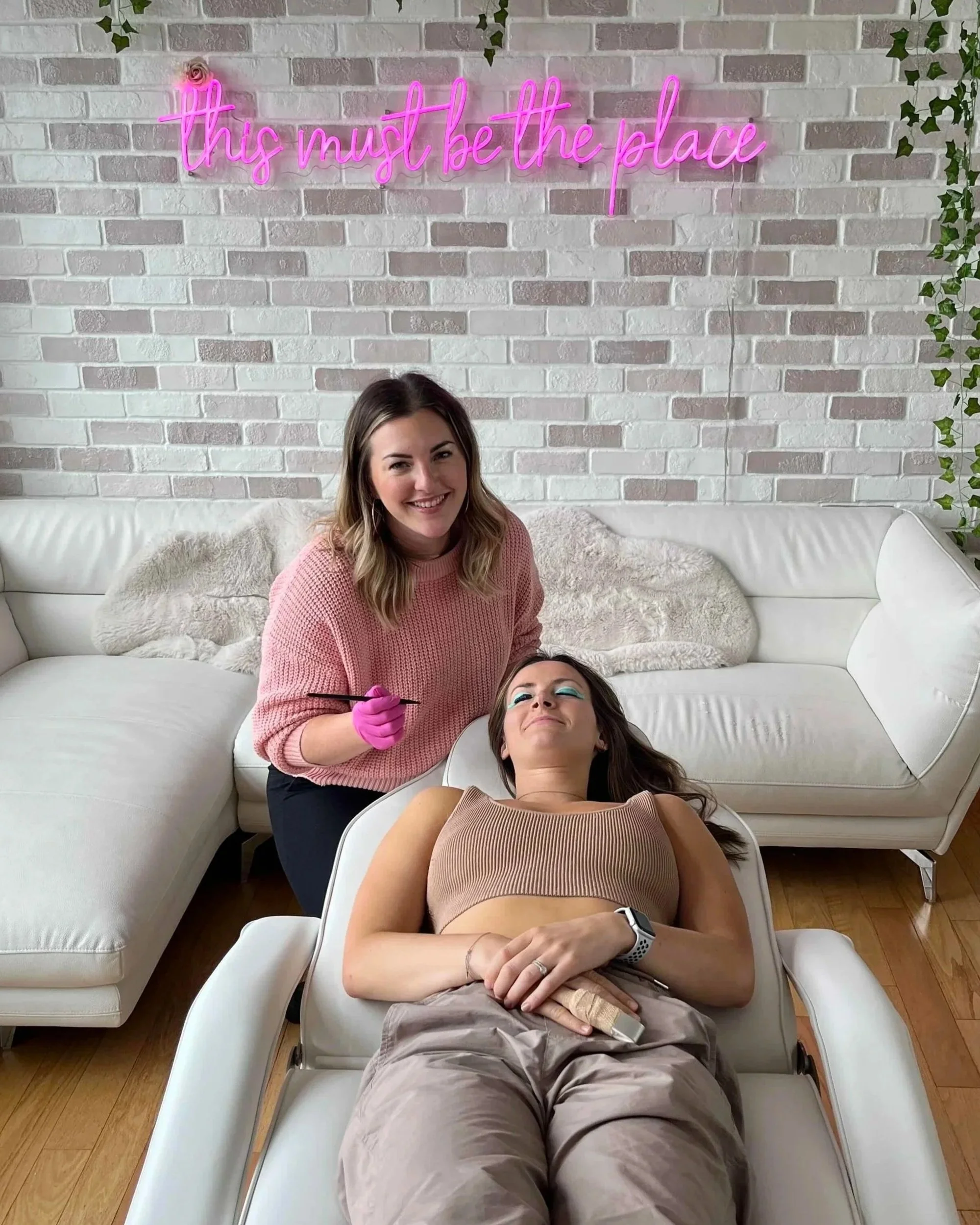 Malia of All That Beauty Bar in Ottawa providing a lash lift