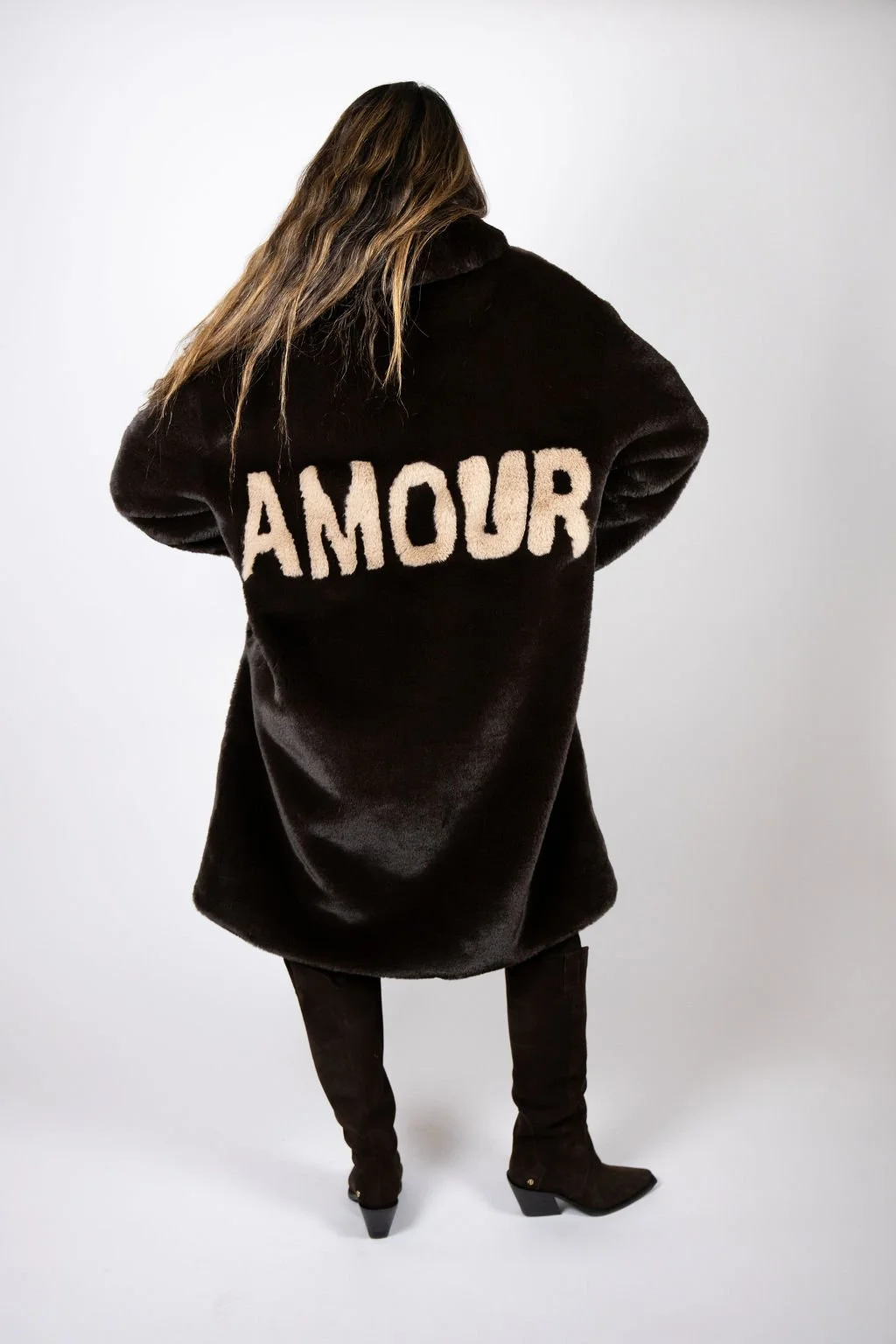 FW26MG1002AM_CHOC_04.jpg