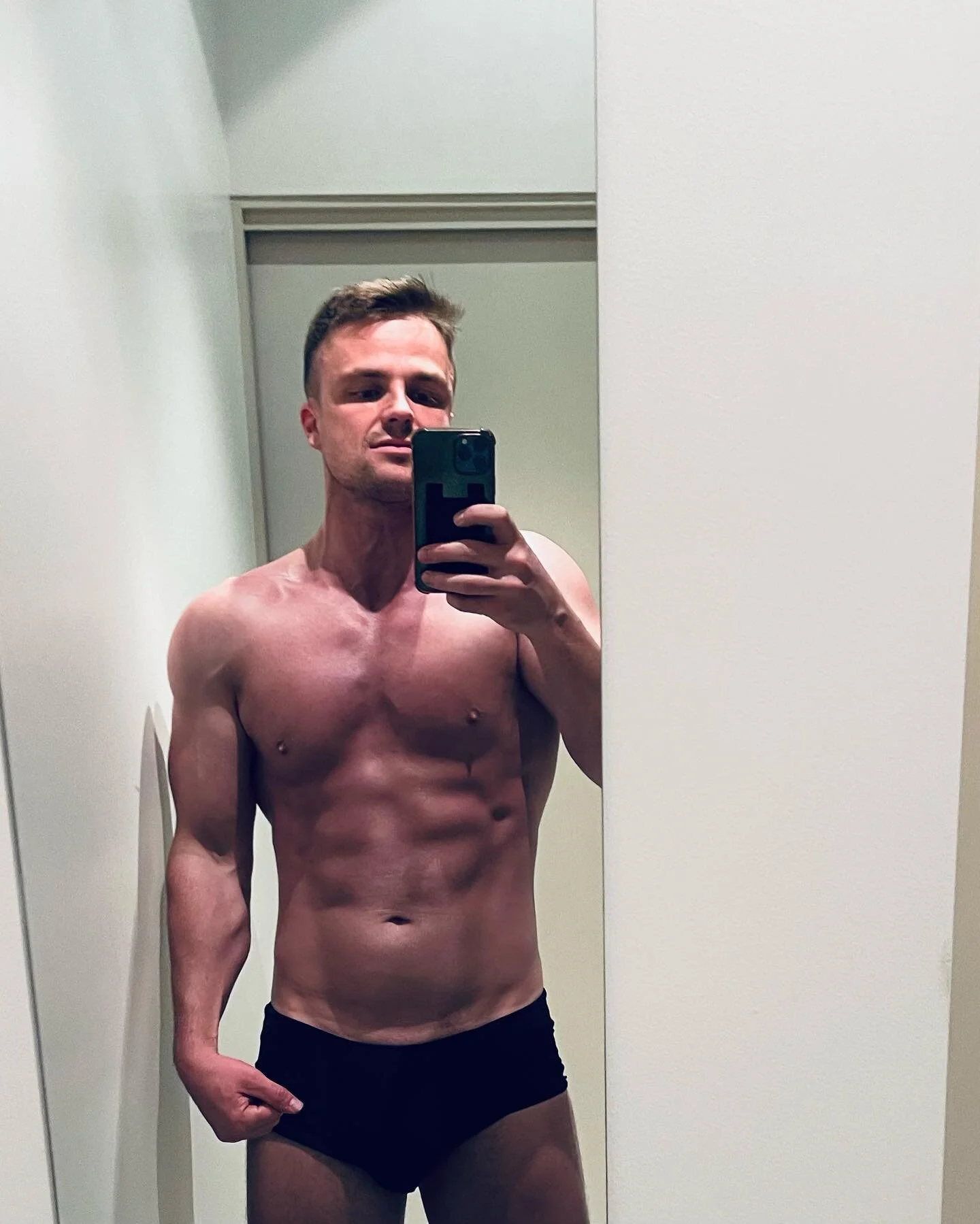 People never talk about how reaching a goal is never that satisfying! Income goals, recognition from peers, industry awards, blue ticks on your social media. You get there, and it never feels like you think it will, and it&rsquo;s fleeting. 

My heal