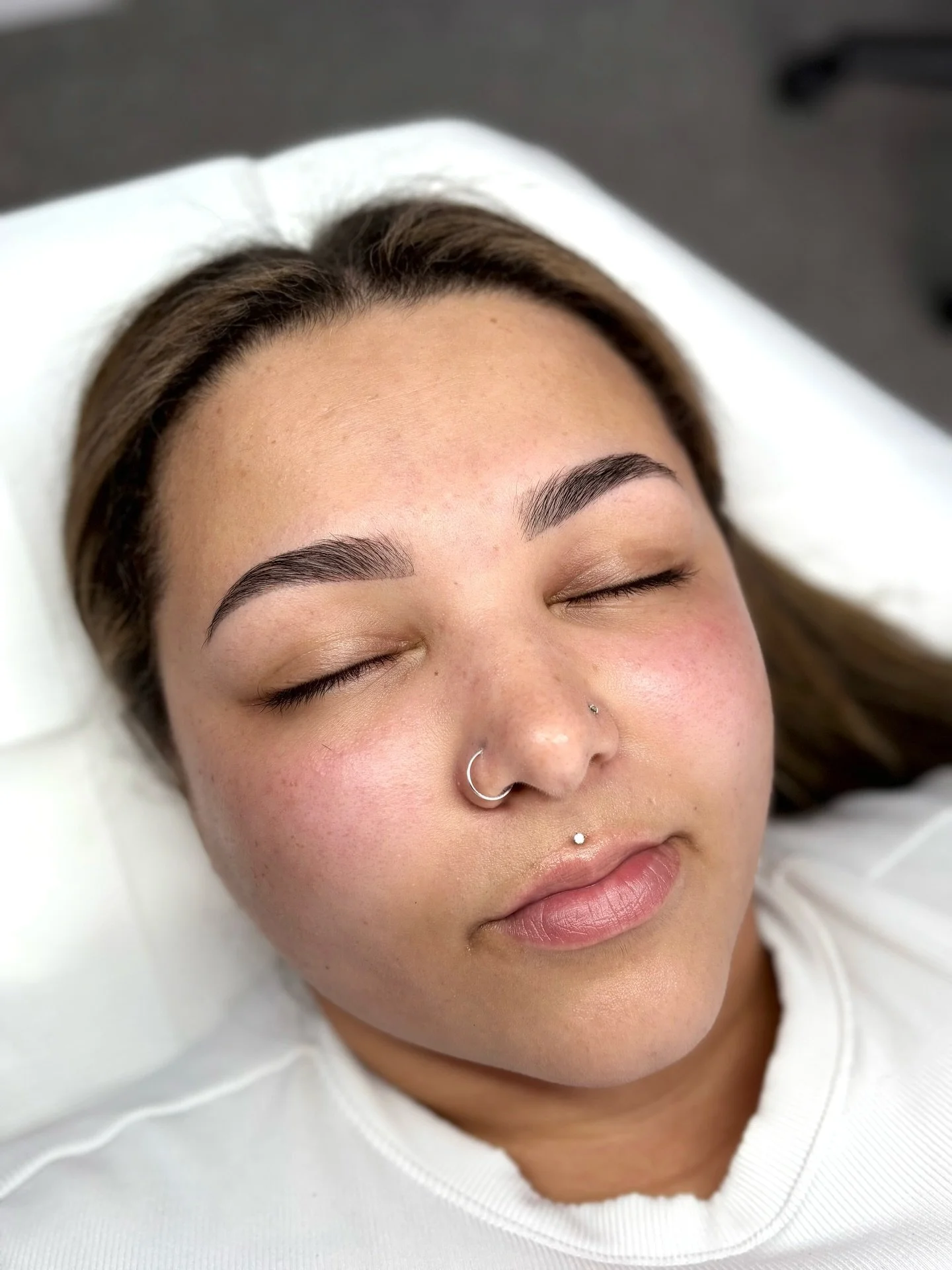 ✨ Healed Ombr&eacute; Brows ✨

Why is Ombr&eacute; considered the most flattering brow tattoo option? 🤔

The term &lsquo;Ombr&eacute;&rsquo; refers to the brows being softer and lighter through the front while being fuller and more defined through t