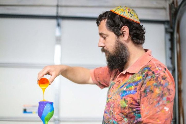 Rabbi Yitzchok Moully at work Photo by Boruch Shalom Moully