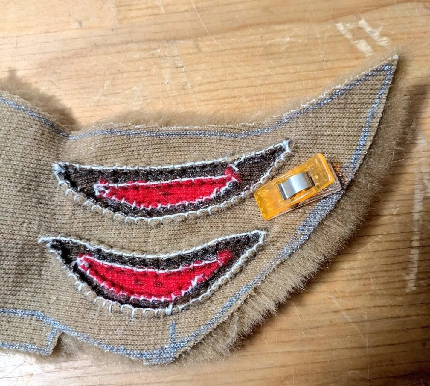 Tiny markings? No problem! We sew them all, no airbrushing so they're completely washable and won't fade!
#fursuitmaker #fursuits #fursuitcommissionsopen