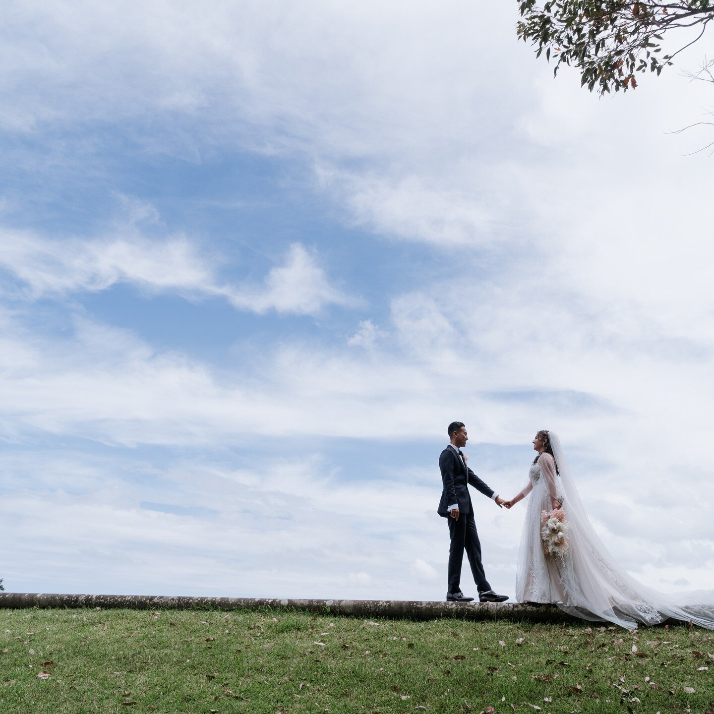 Bita &amp; Minh ❤️

Photographer @tone_image 
Venue @deckhousewoolwich 
Florals @bellafioreflowers 

#woolwich #northsydney #innerwestweddings