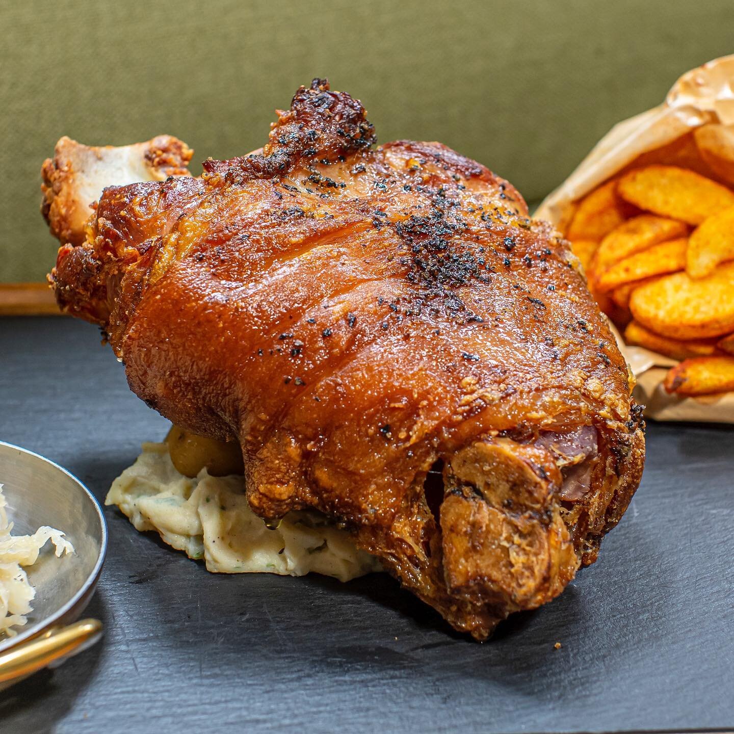 Love to share? The Hampshire Roasted Pork Knuckle is another standout item on our menu. Recommended to share for groups of three or more guaranteeing a fantastic meal at any time of the day. 🍖 

#hkrestaurants #hkeats #hkfoodie #taihang #porkknuckle