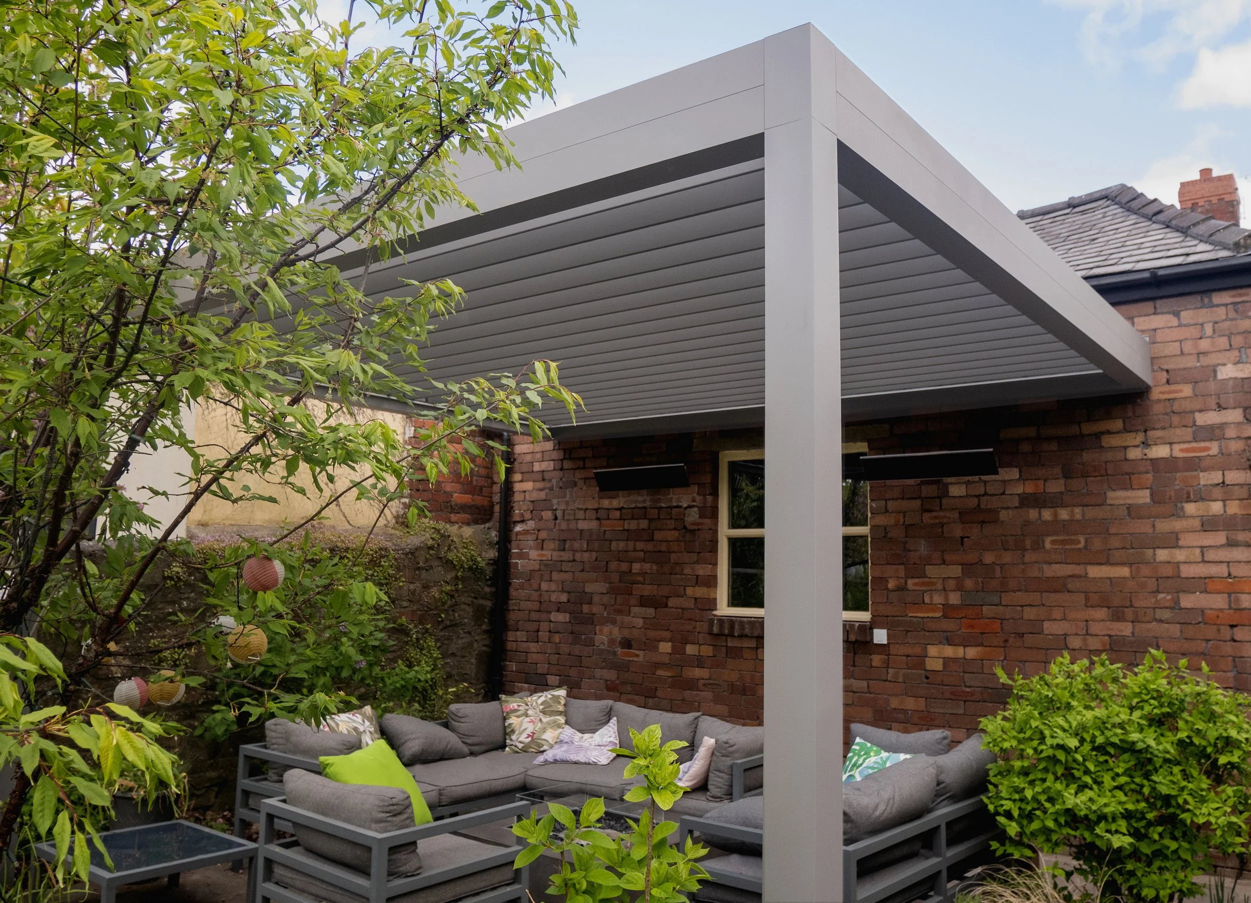 Outhounds Louvred Pergola mw.jpg