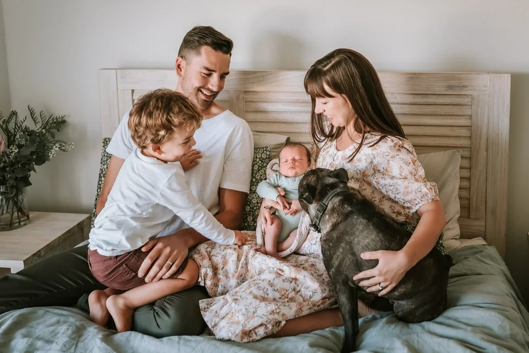 The start of a beautiful new chapter. ✨

Big brother snuggles, tiny baby stretches, mum + dad&rsquo;s proud smiles&hellip; and yes, even the family pup making sure they don&rsquo;t miss a moment. 🐾💛

These are the everyday memories that tell your f