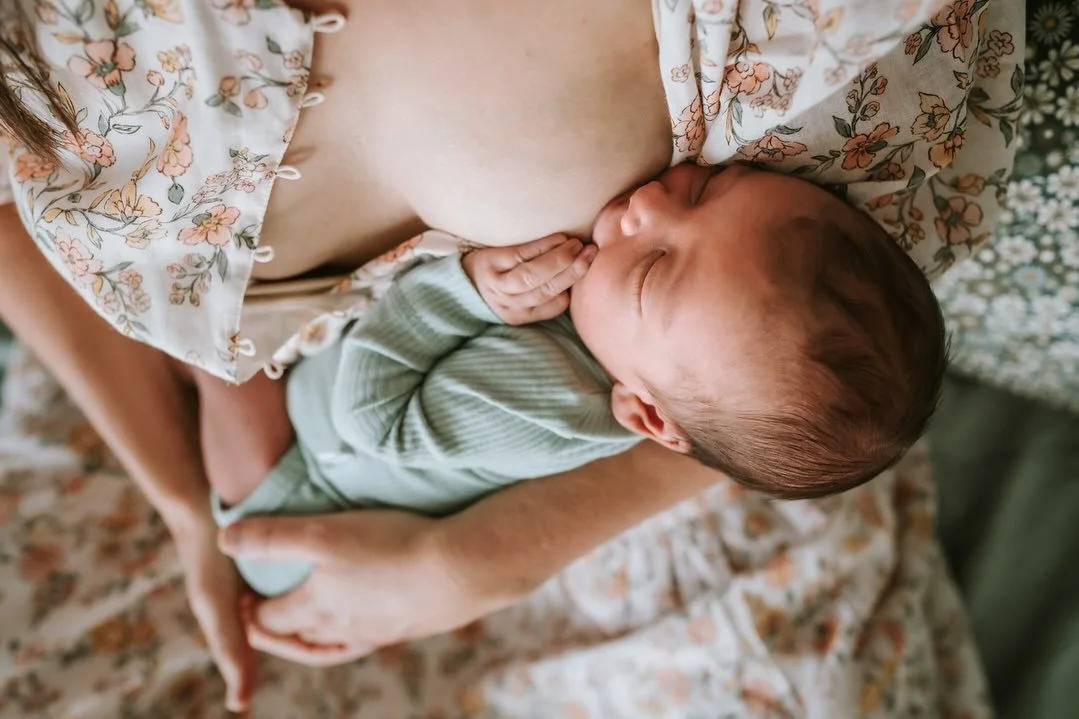When mama&rsquo;s lap suddenly got a little more crowded&hellip; 💕👶👦

#newbornphotography #oceangrovephotographer